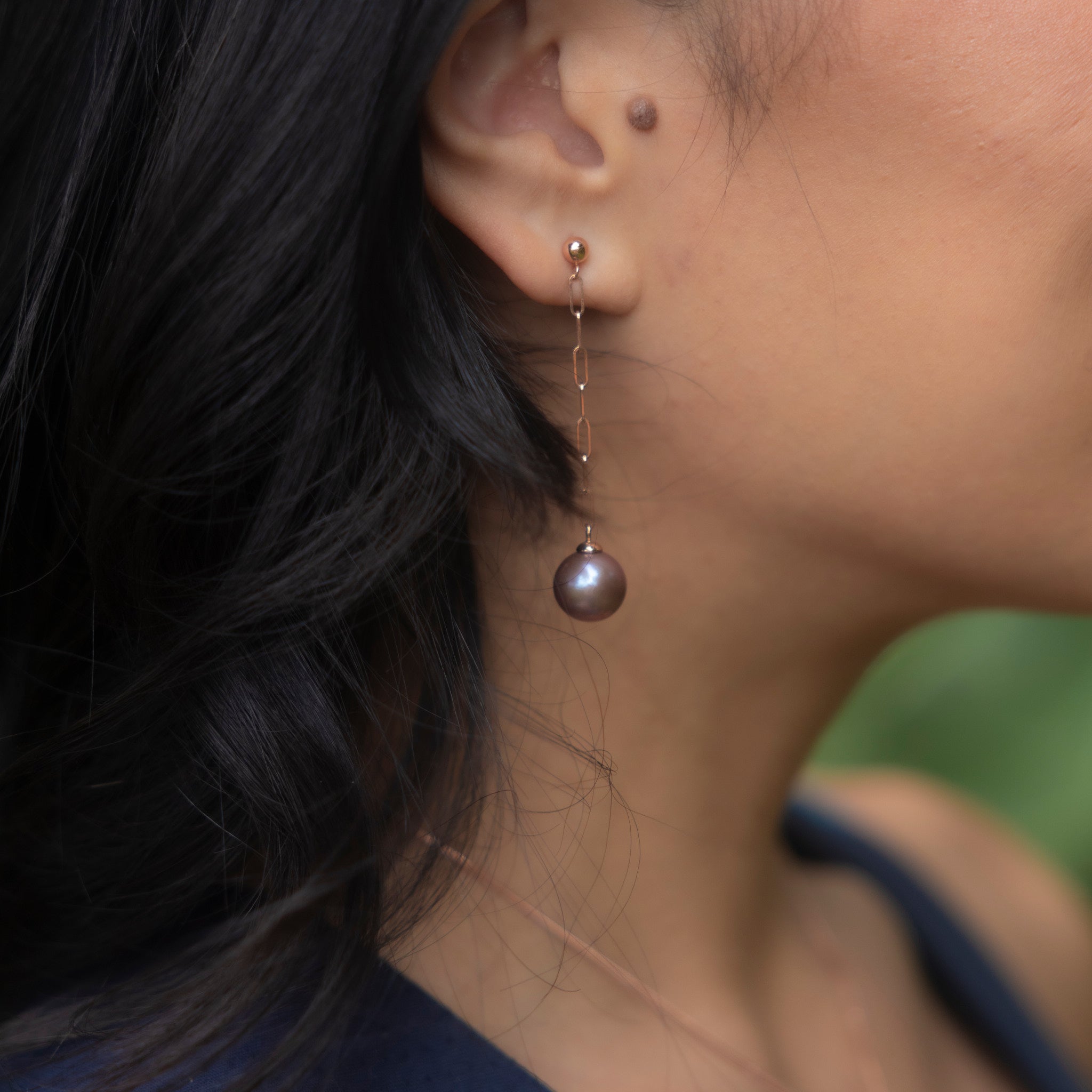 ウルトラバイオレット淡水パール ペーパークリップ チェーンピアス ローズゴールド - 10-11mm