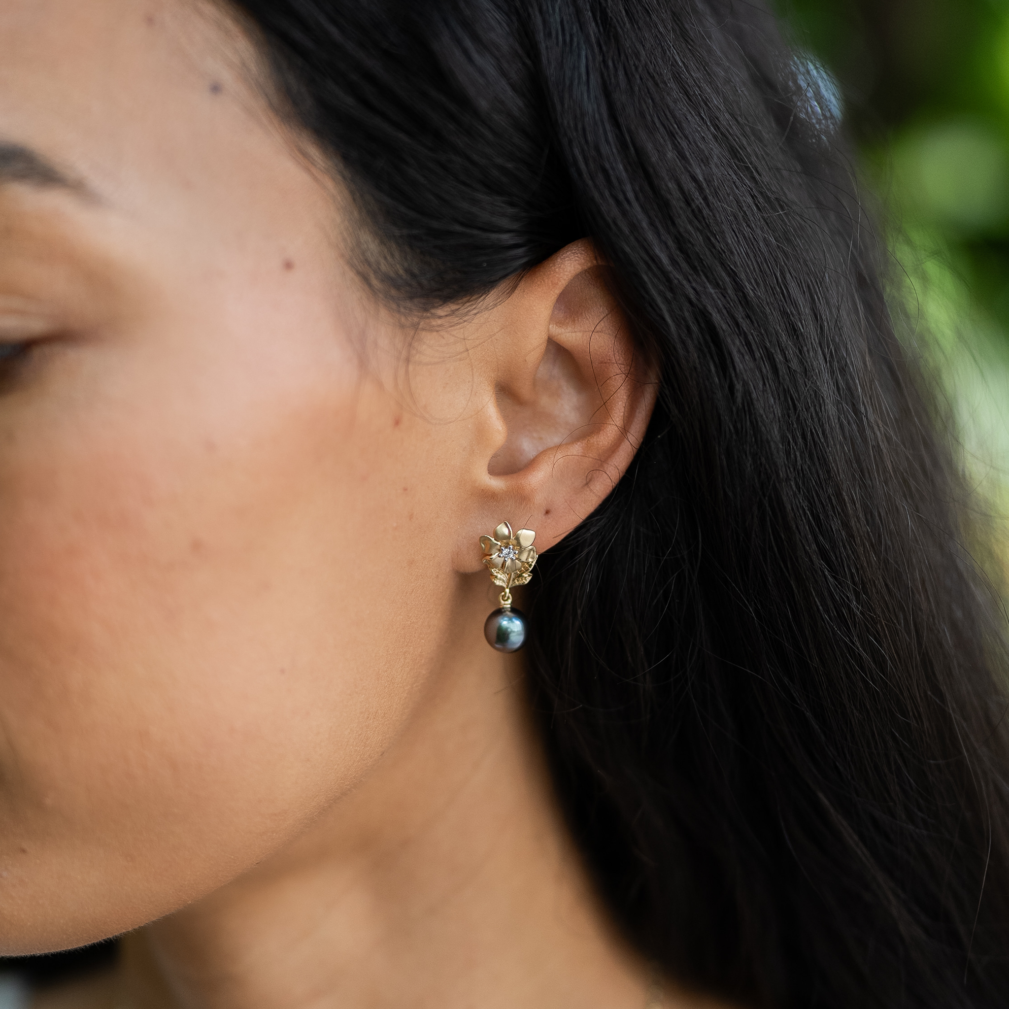 Nāʻū タヒチ黒真珠 ダイヤモンド ゴールド ピアス - 8-9mm