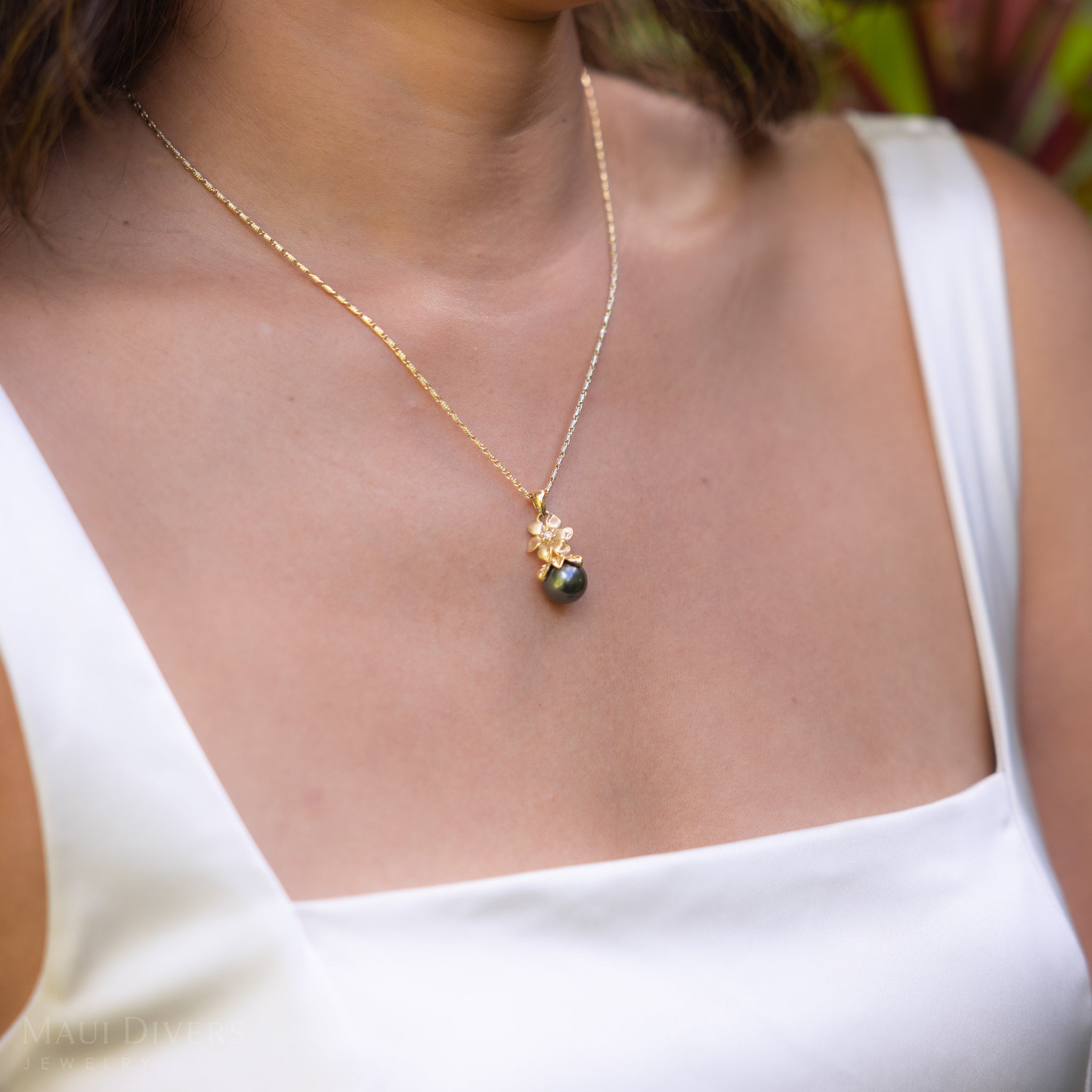 Nāʻū タヒチアンブラックパール ペンダント ダイヤモンド ゴールド 10-11mm