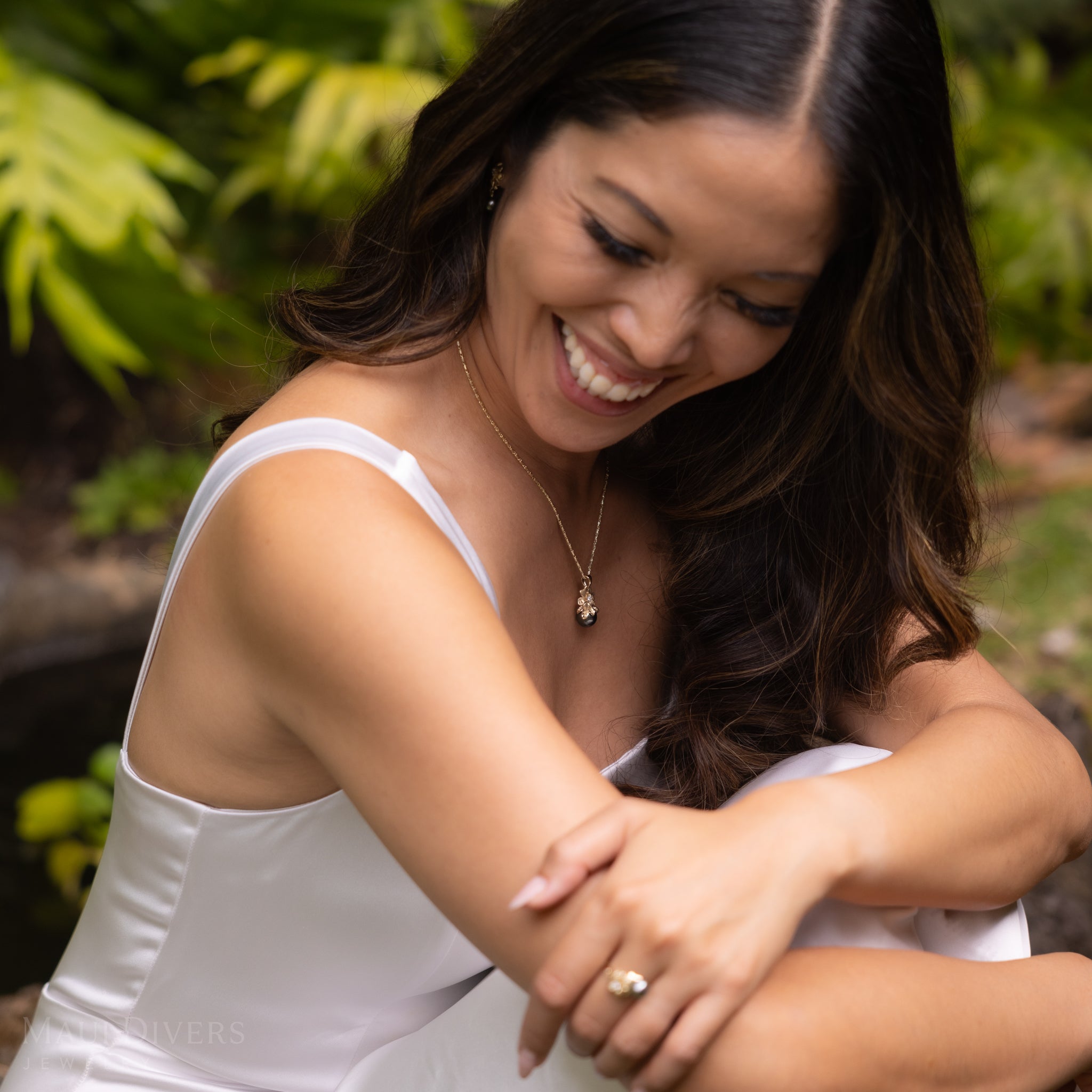 Nāʻū タヒチアンブラックパール ペンダント ダイヤモンド ゴールド 10-11mm