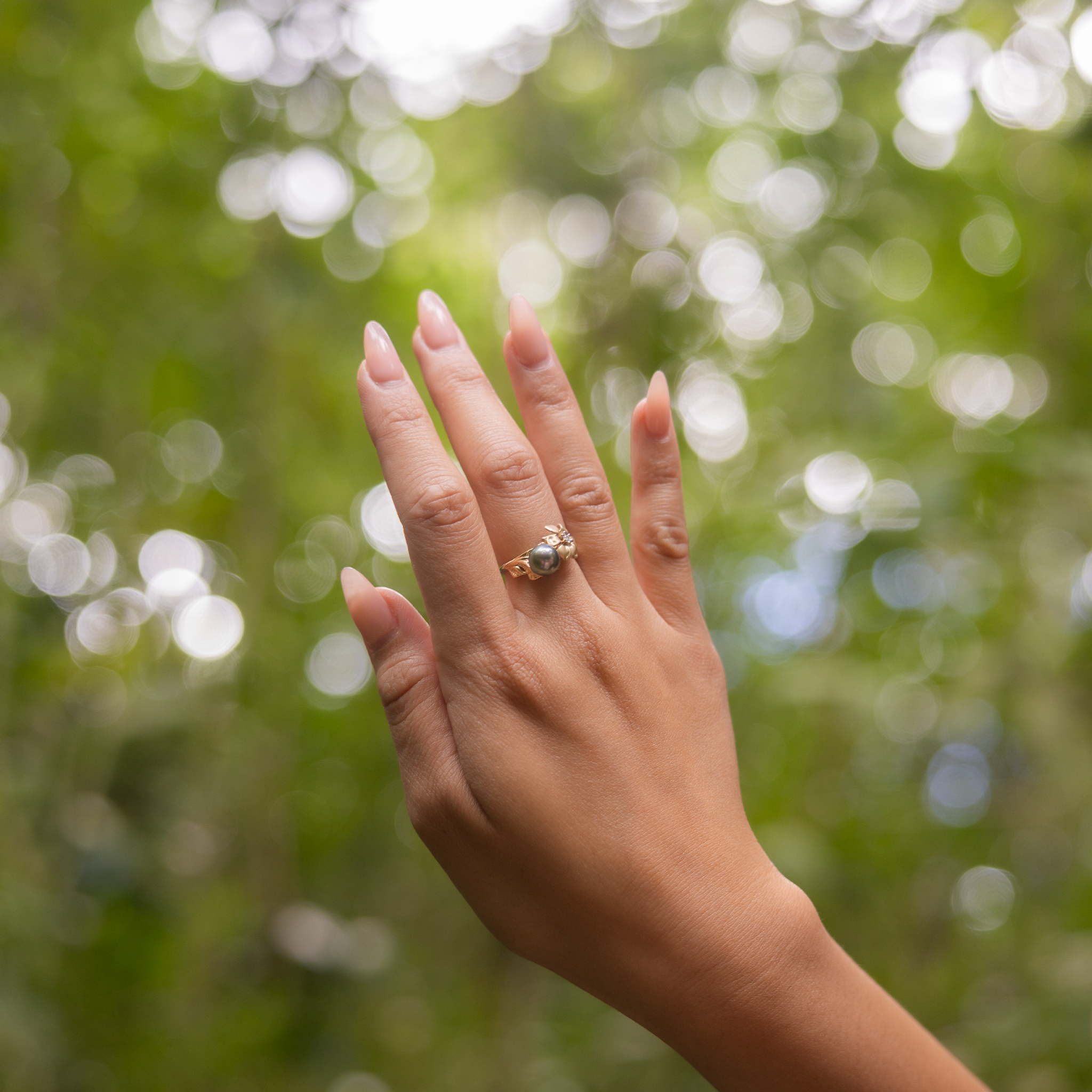 Nāʻū タヒチ黒真珠 ダイヤモンド ゴールド リング - 7-8mm