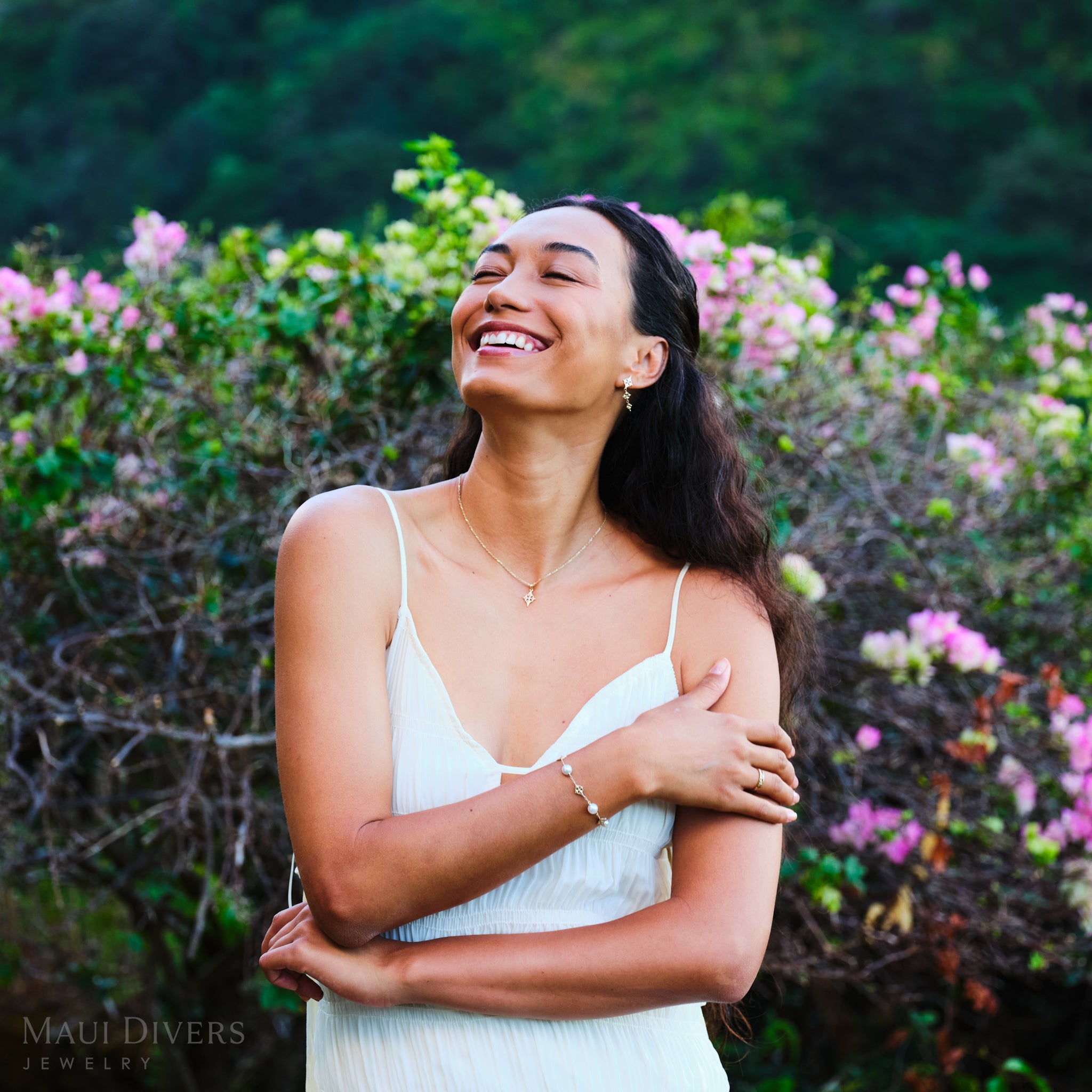 7-8" Hawaiian Quilted Star Akoya White Pearl Bracelet in Gold with Diamonds - 8mm