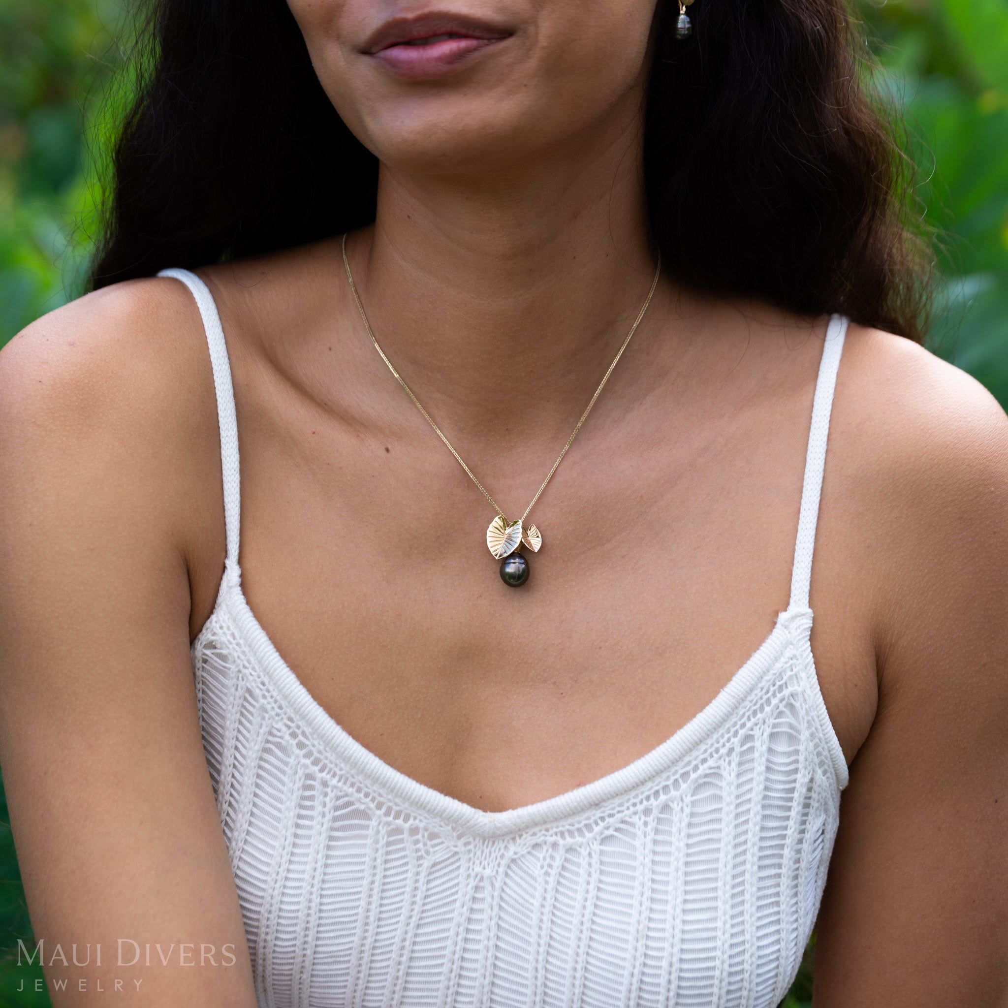 Kalo Circle Tahitian Black Pearl Pendant in Gold - 12-15mm