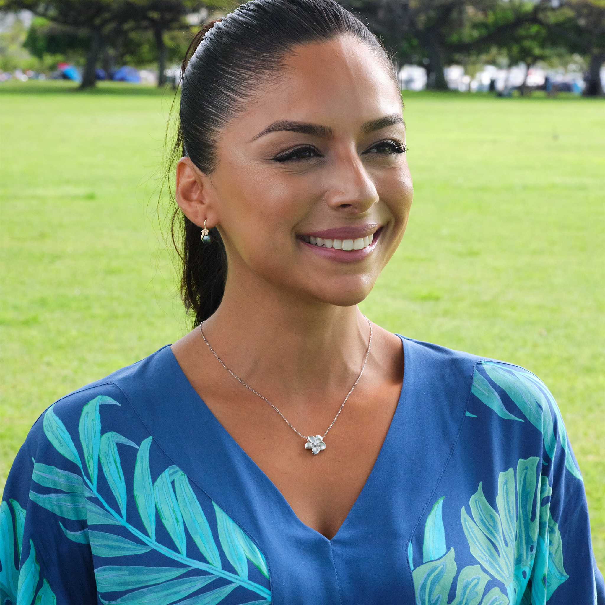 プルメリア ダイヤモンド ホワイトゴールド ペンダント - 16mm-マウイダイバーズジュエリー