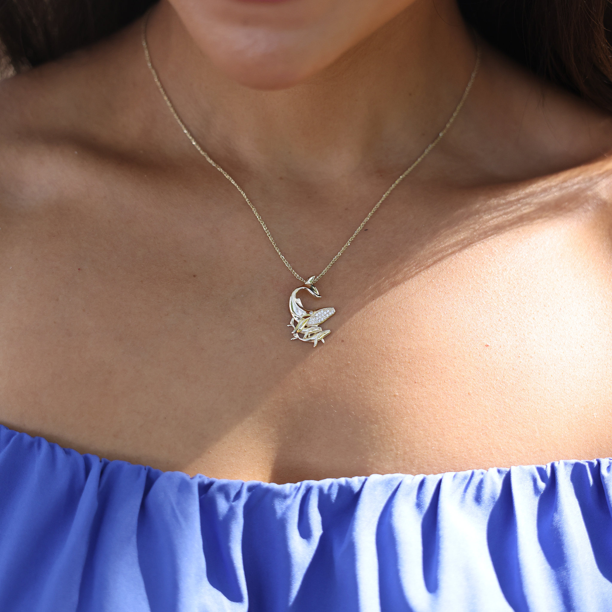 オーシャンダンス ザトウクジラの母と子のペンダント ダイヤモンド ゴールド 25mm