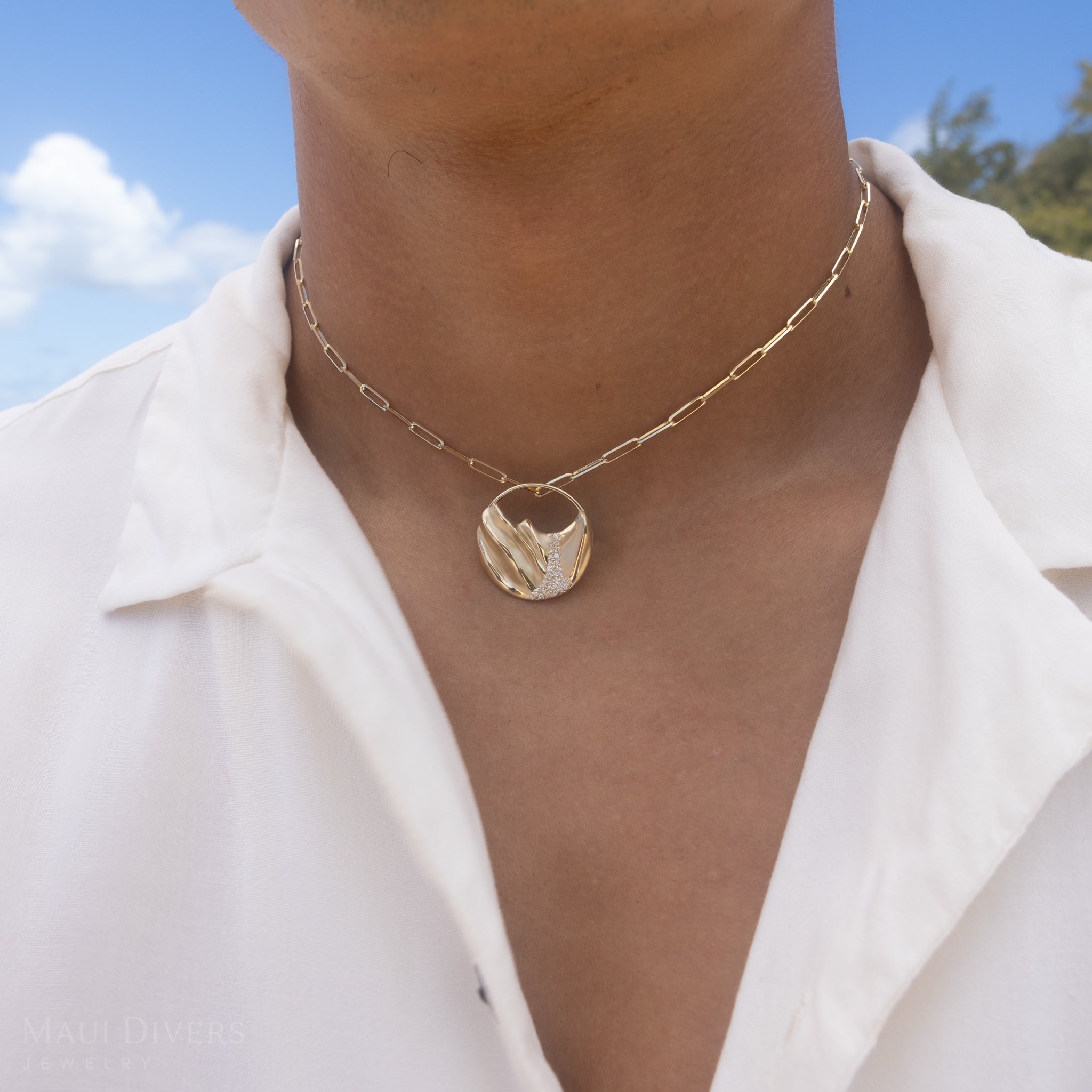 Koʻolau Waterfall Pendant in Gold with Diamonds - 26mm