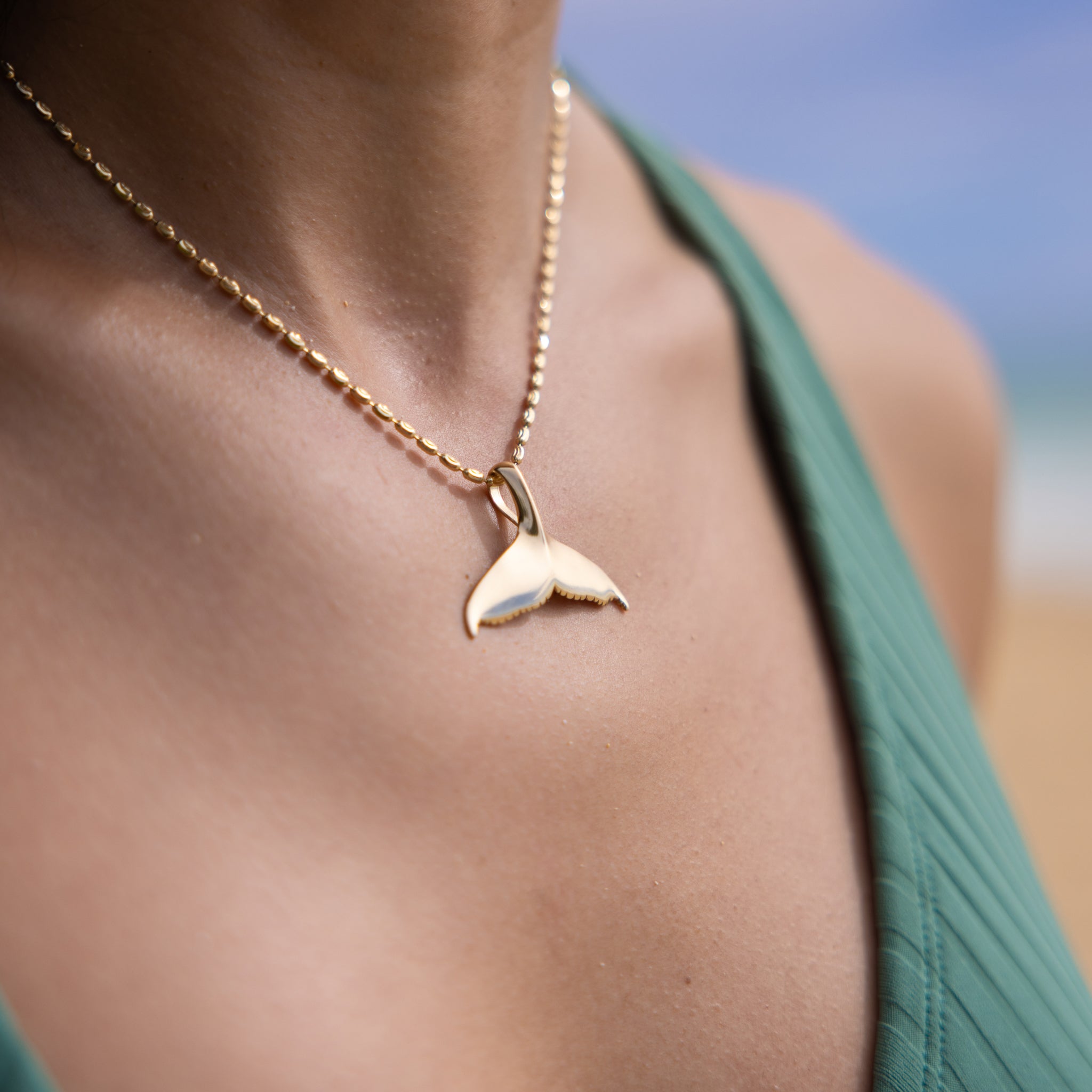 Whale Tail Pendant in Gold - 28mm