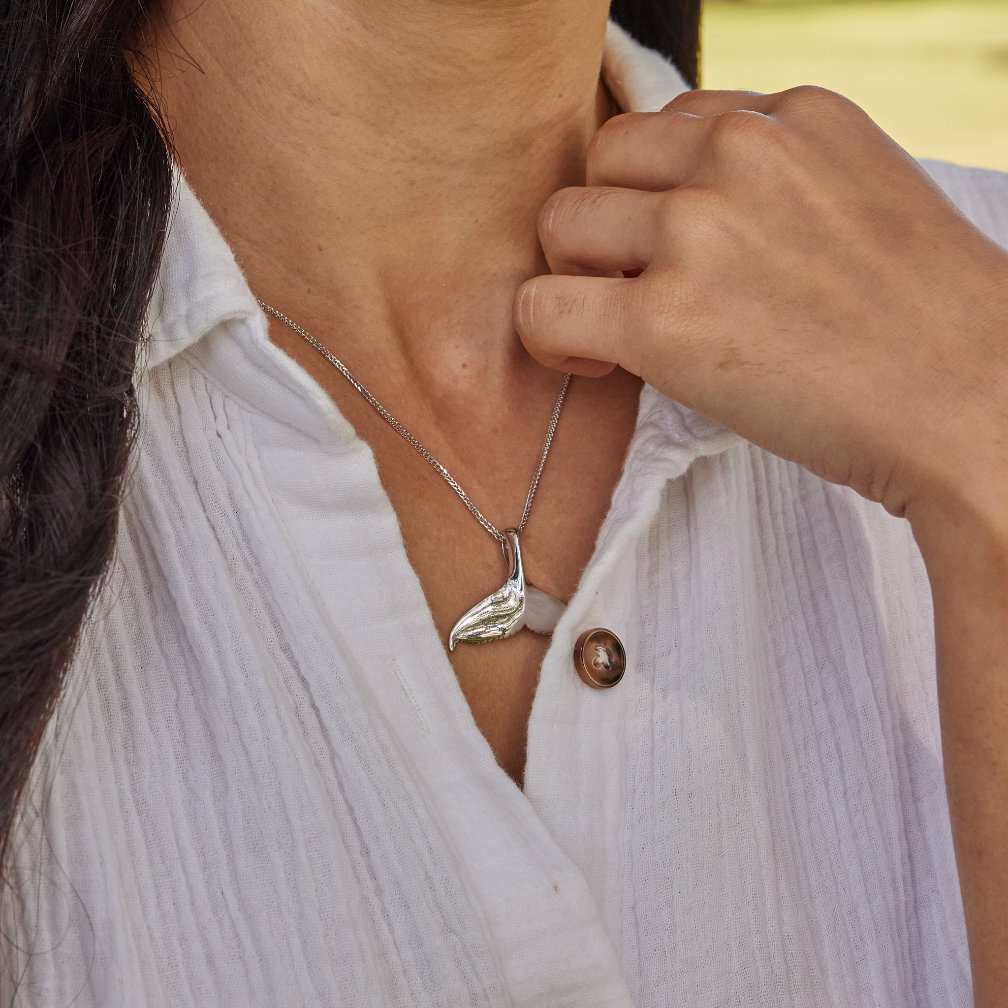 Whale Tail Pendant in White Gold - 28mm