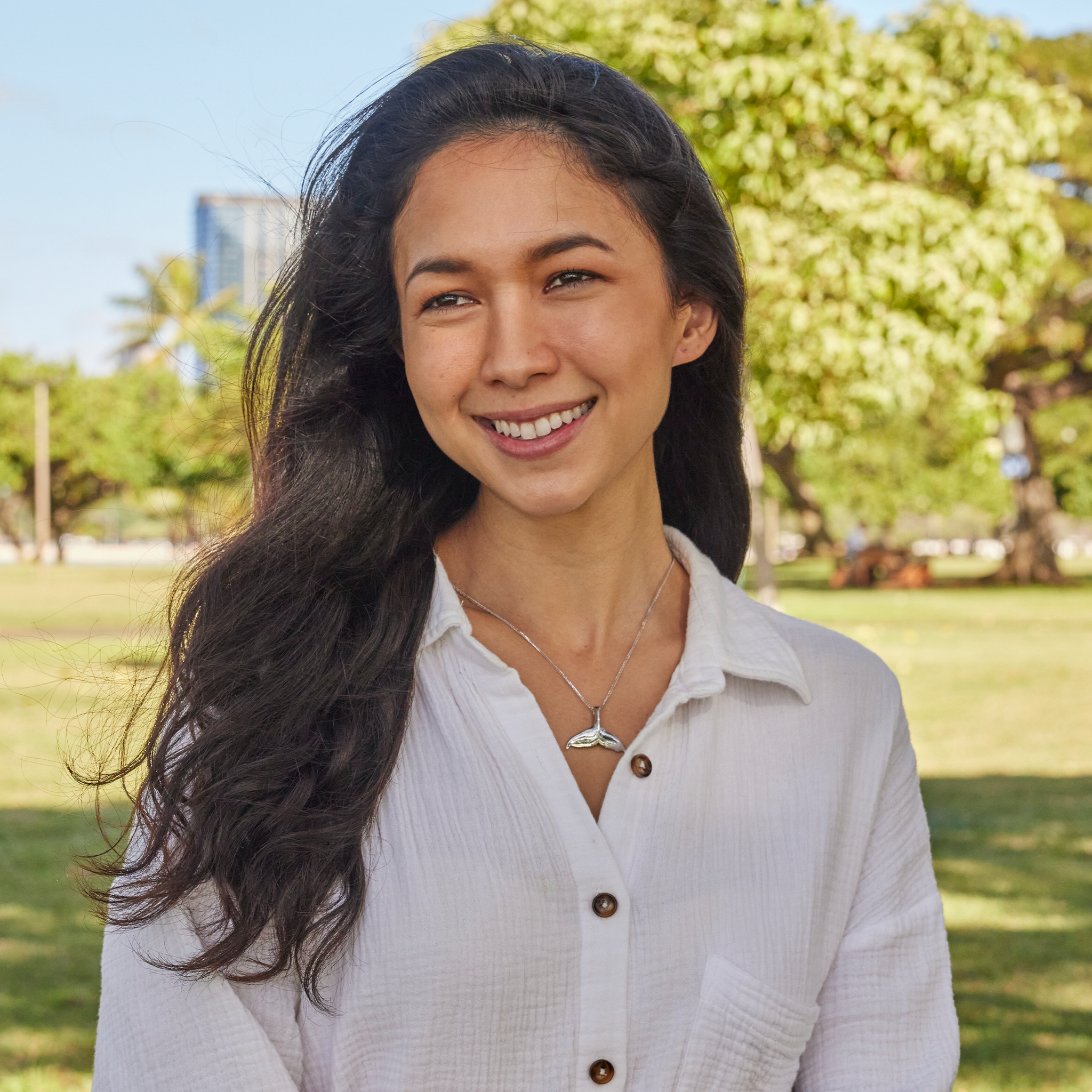 Whale Tail Pendant in White Gold - 28mm