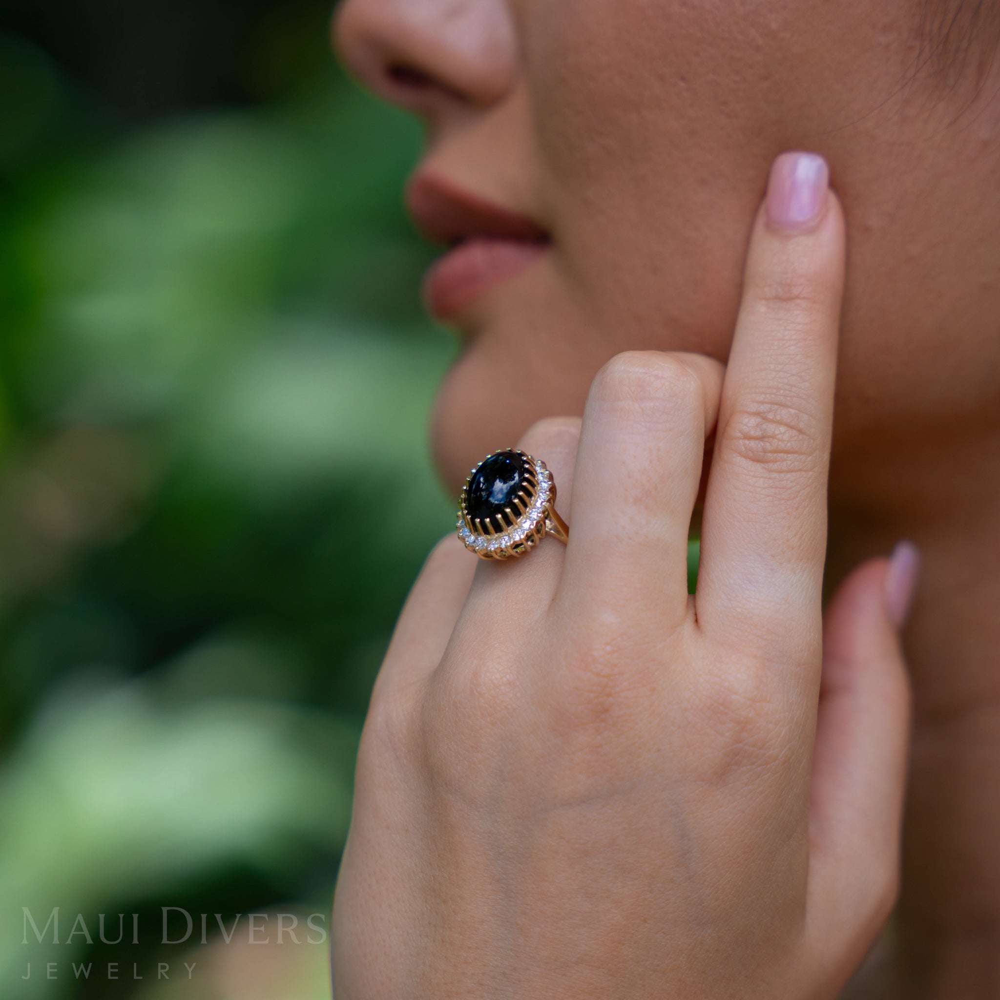 Princess Ka‘iulani Black Coral Ring in Gold with Diamonds - 18.5mm