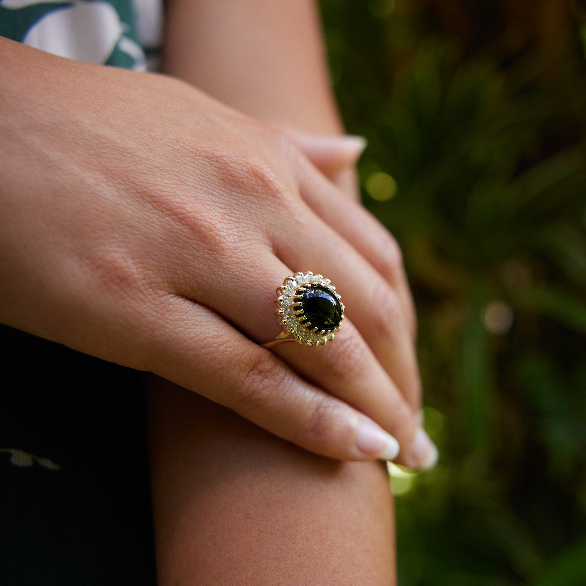 Princess Ka‘iulani Black Coral Ring in Gold with Diamonds - 16.5mm