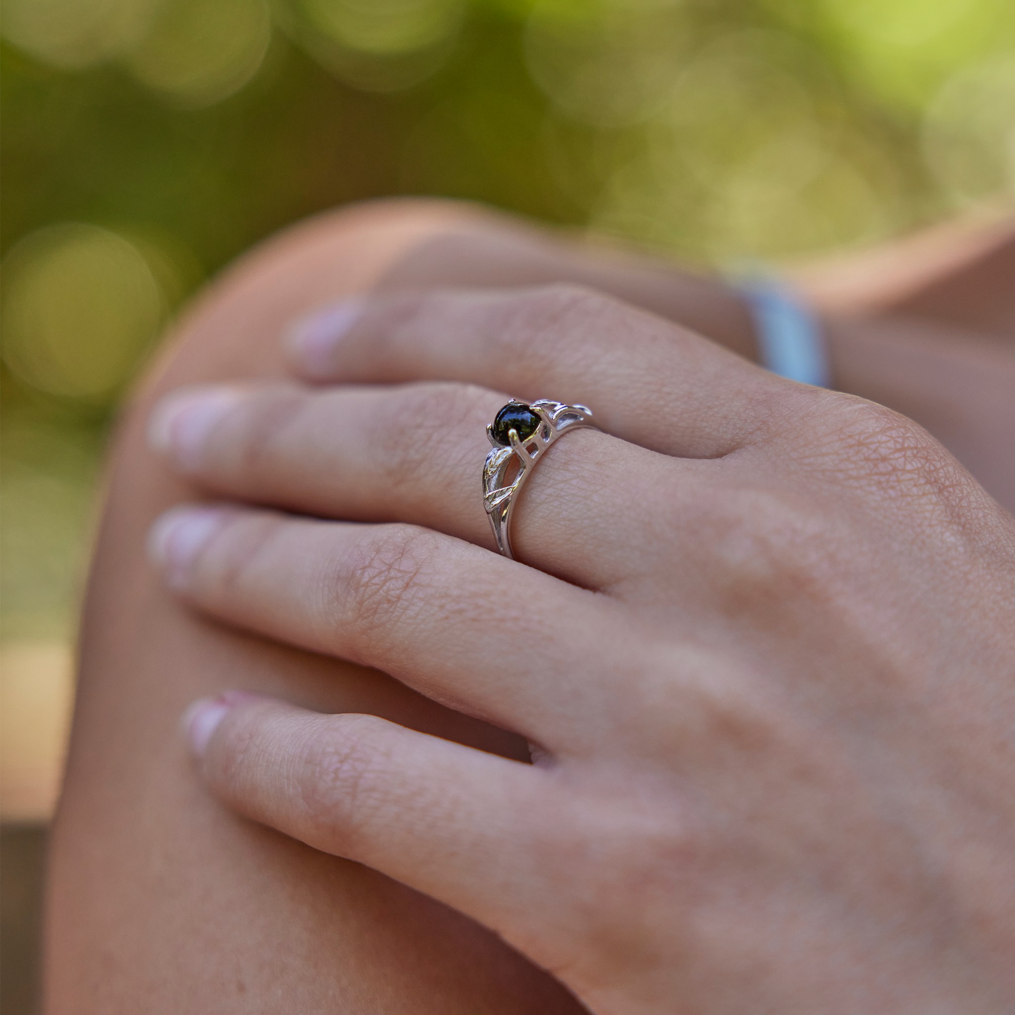 マイレ・ブラックコーラル・リング ホワイトゴールド - 5mm