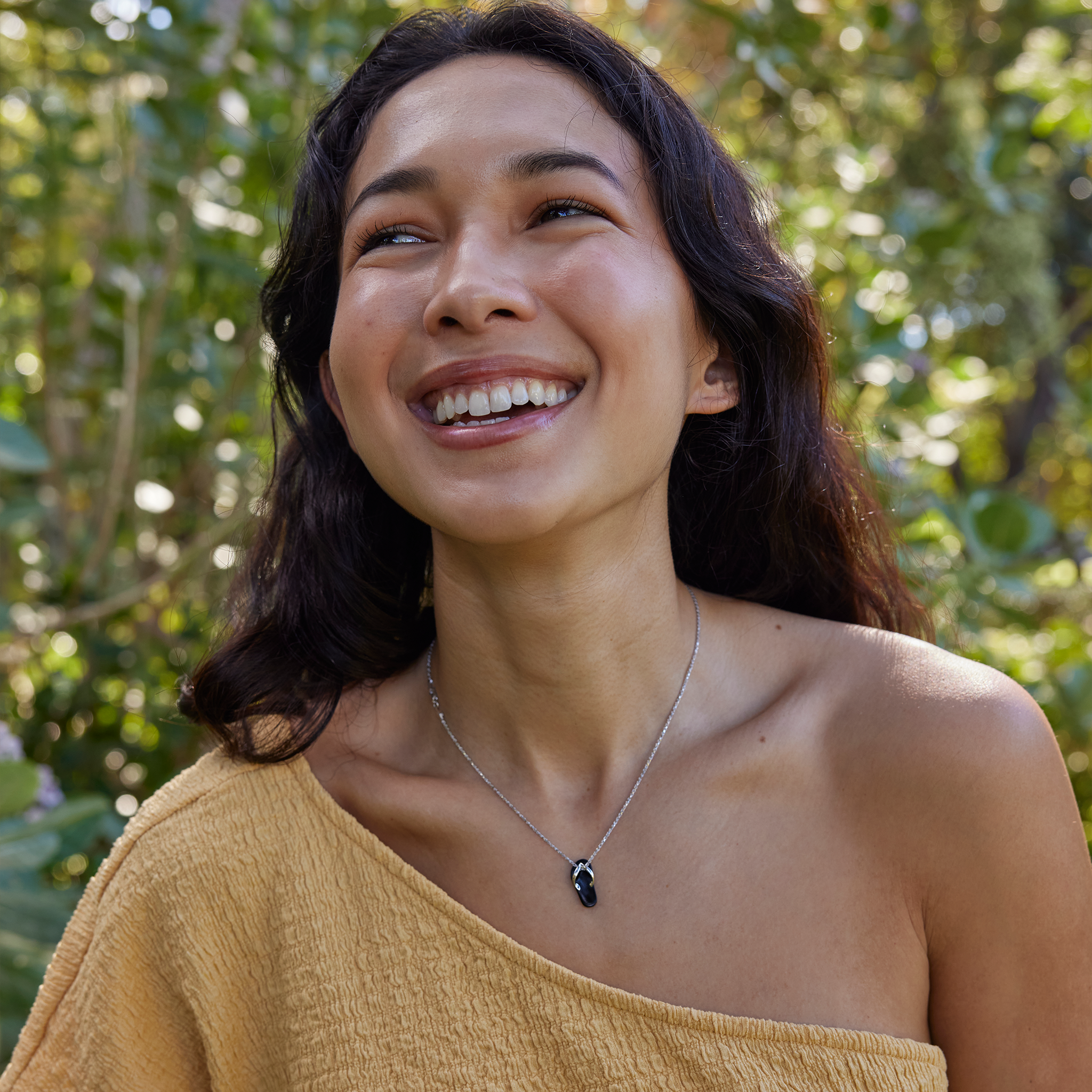 ブラックコーラル スリッパ ペンダント ホワイトゴールド 19mm