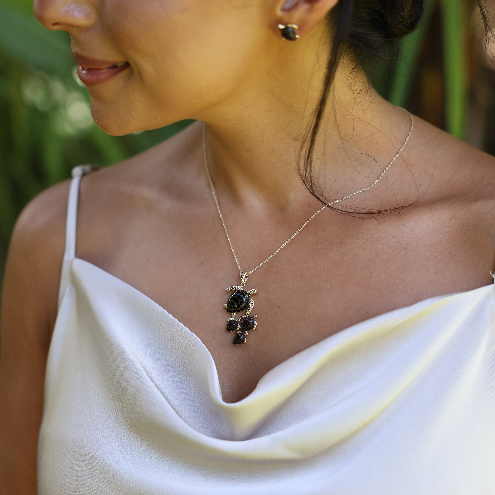 Honu Black Coral Pendant in Gold - 36mm