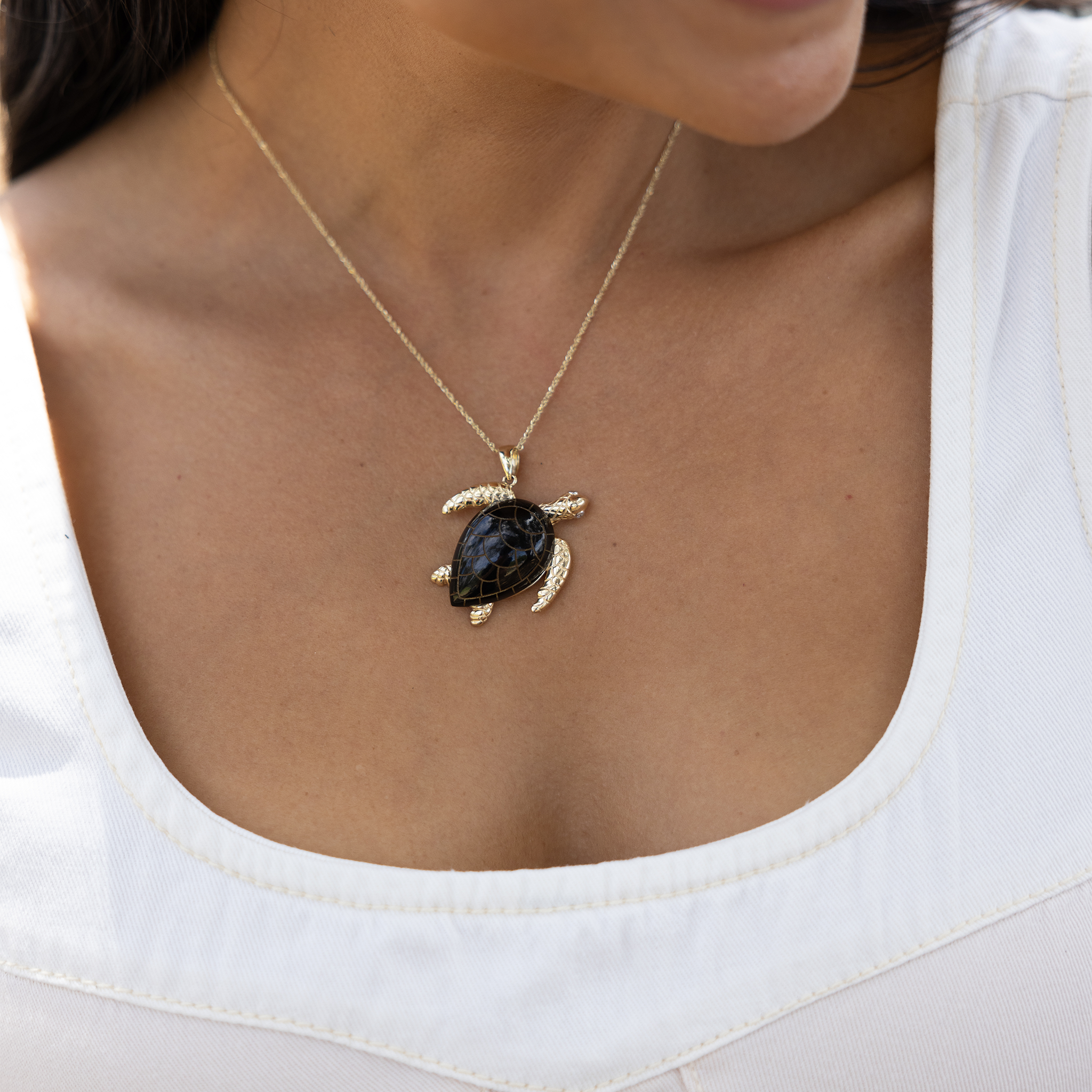 Honu Black Coral Pendant in Gold with Diamond - 30mm