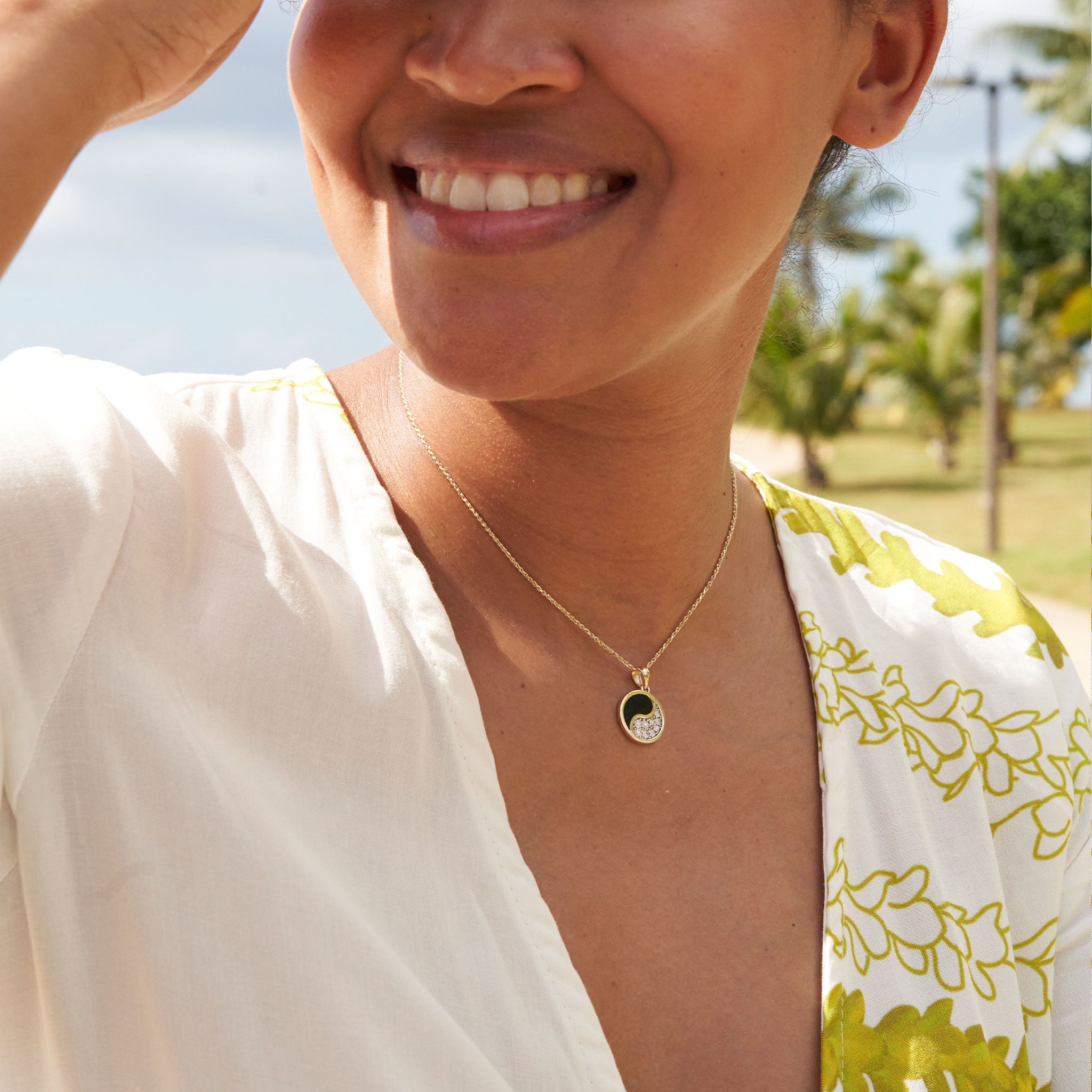 陰陽黒珊瑚ペンダント ダイヤモンド ゴールド 15mm