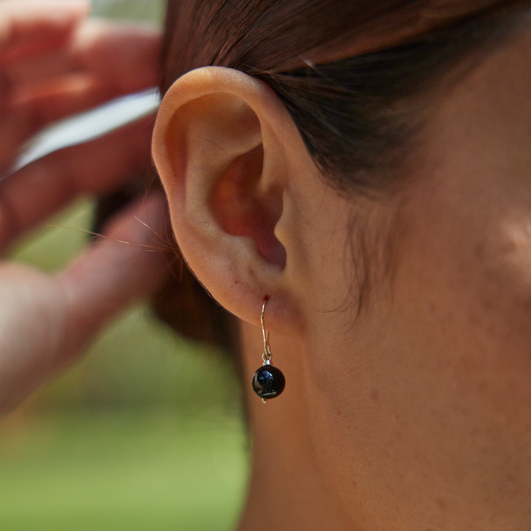 ハワイアン ブラック コーラル ピアス ゴールド - 7-7.9mm