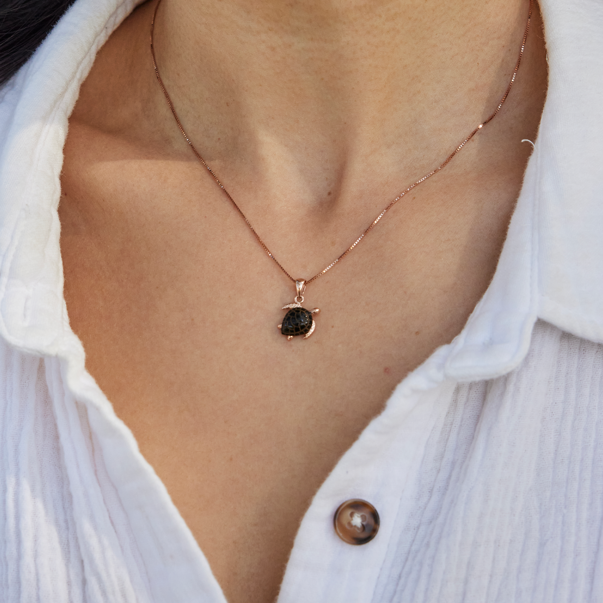 Honu Black Coral Pendant in Rose Gold - 11mm