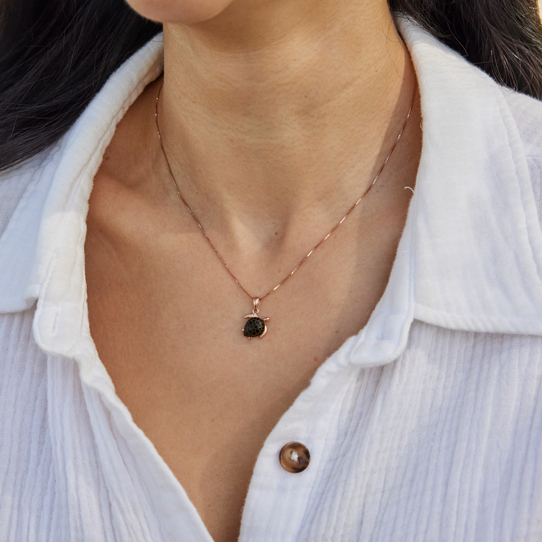 Honu Black Coral Pendant in Rose Gold - 11mm