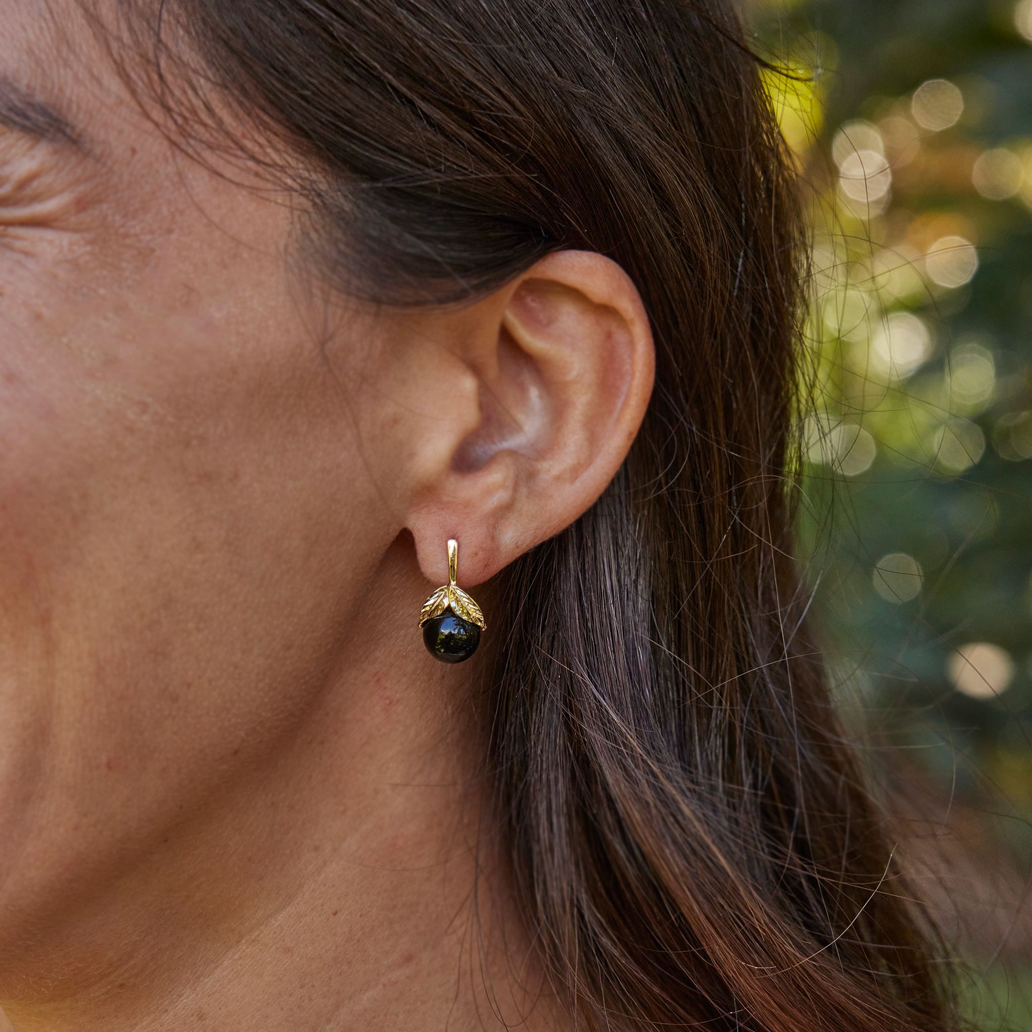 マイレ・ブラックコーラル・ピアス ゴールド - 9-10mm