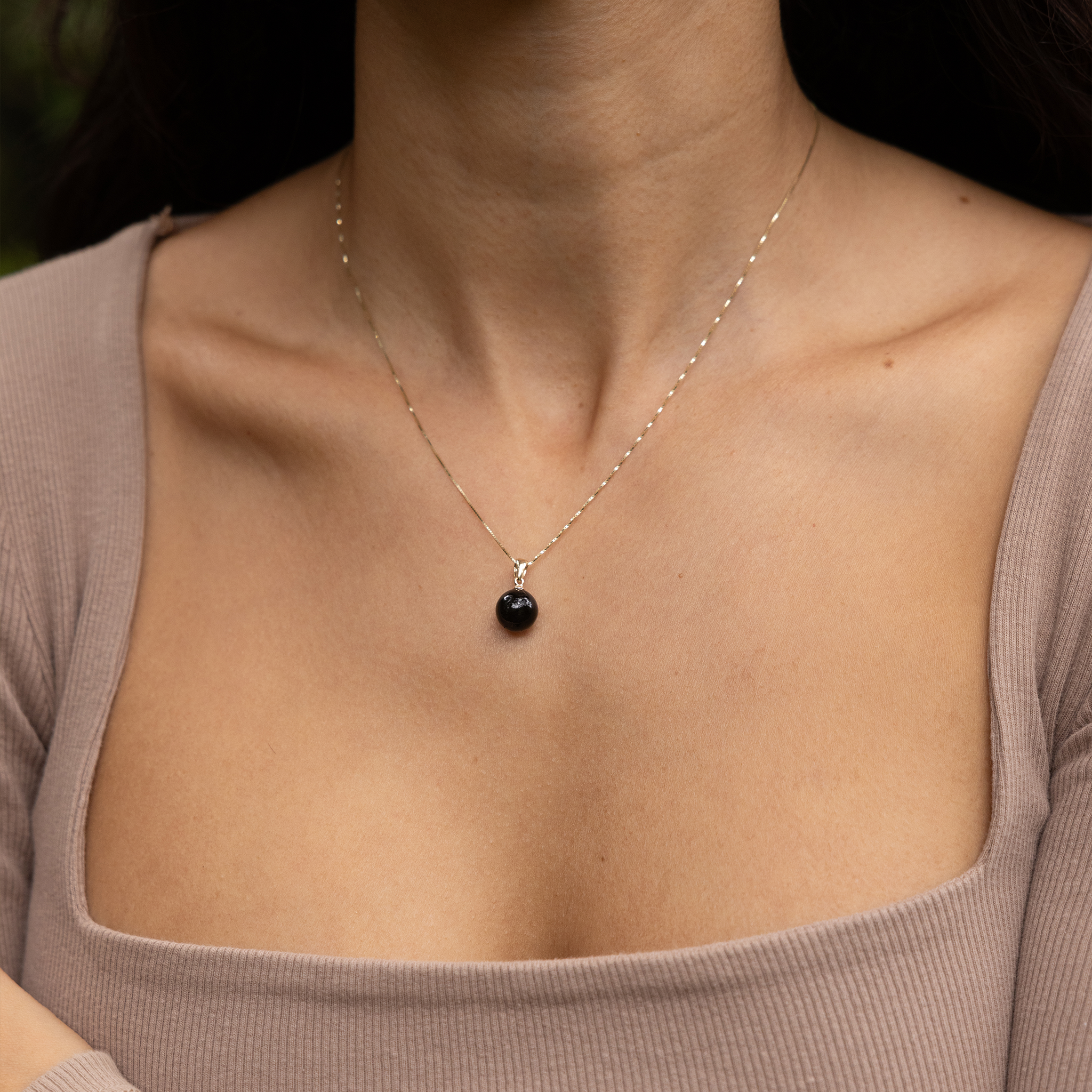 Hawaiian Black Coral Pendant in Gold - 9-9.9mm