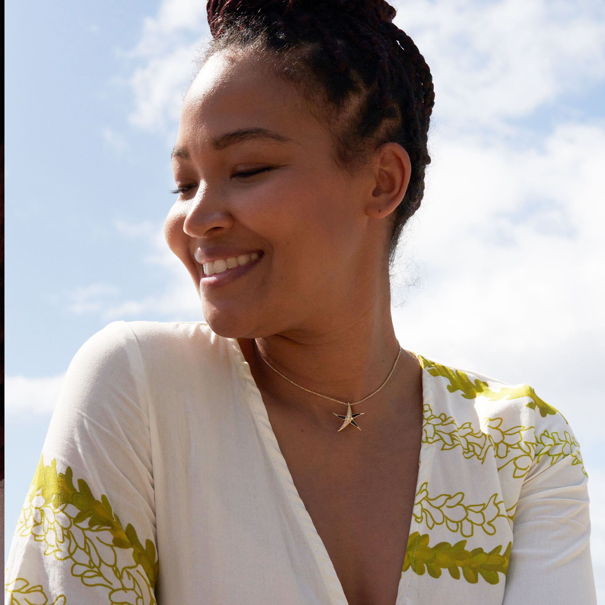 Sealife Starfish Black Coral Pendant in Gold with Diamonds - 21mm