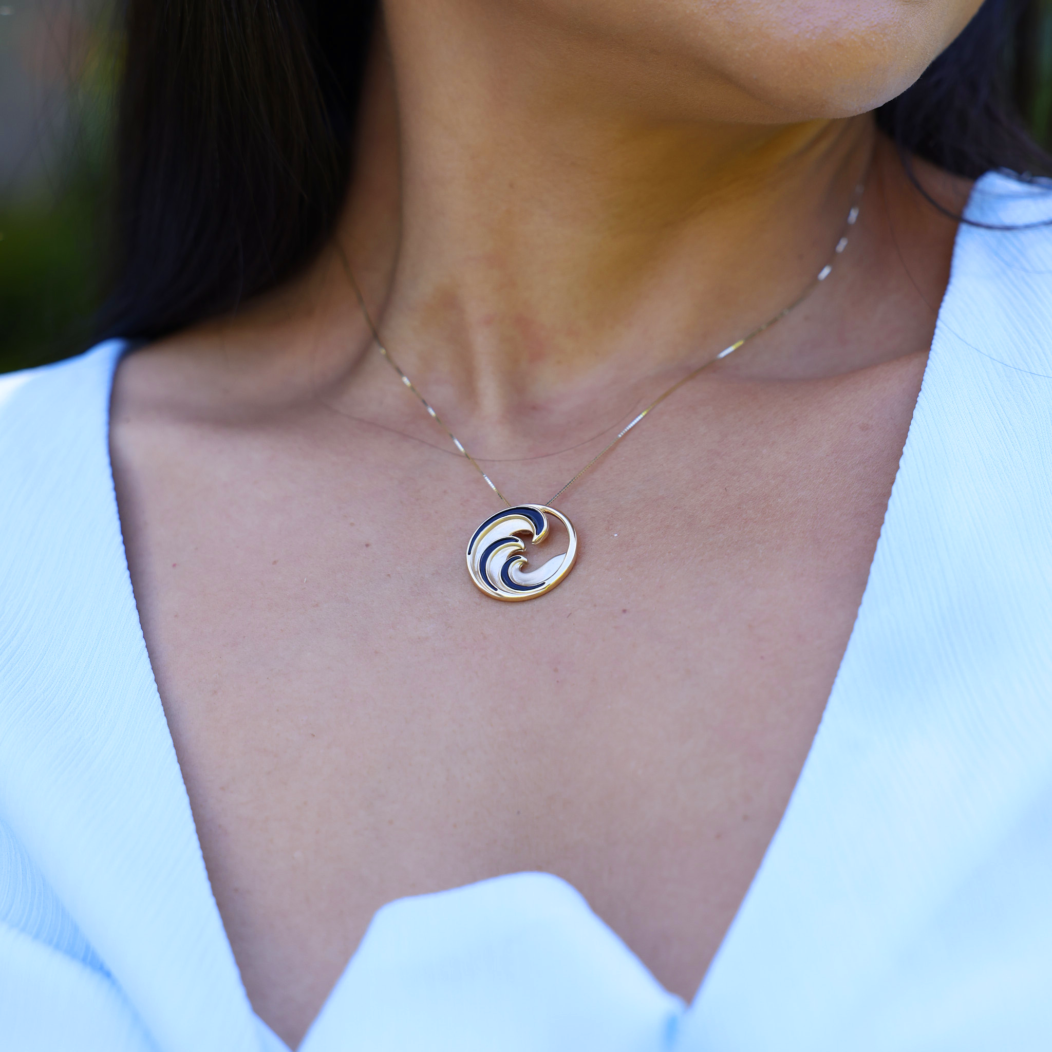 アップ Nalu ブラックコーラル ペンダント 22mm ゴールドモデル