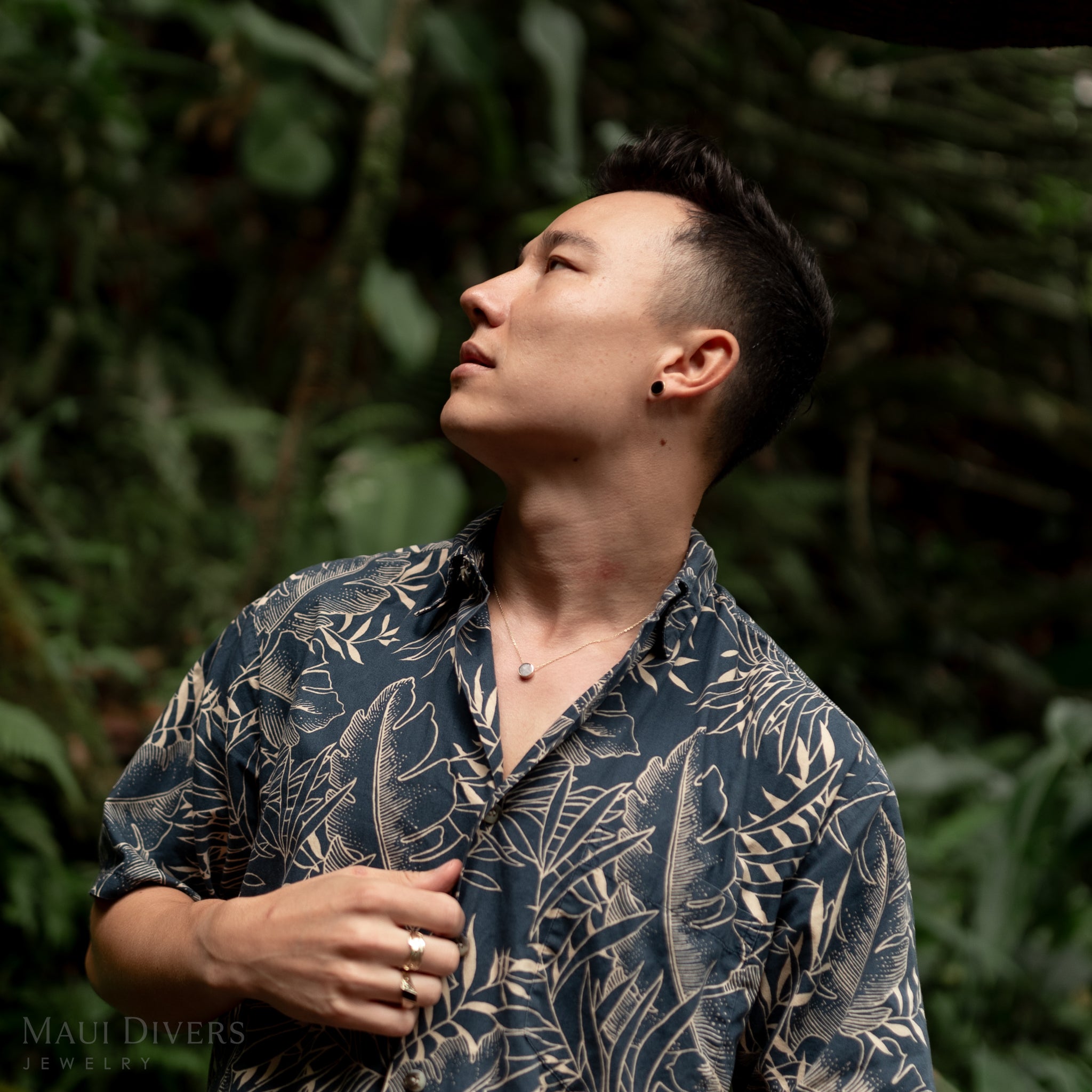 16-18インチ アジャスタブル エクリプス フリップサイド ブラックコーラル&マザーオブパール ゴールドネックレス 9mm