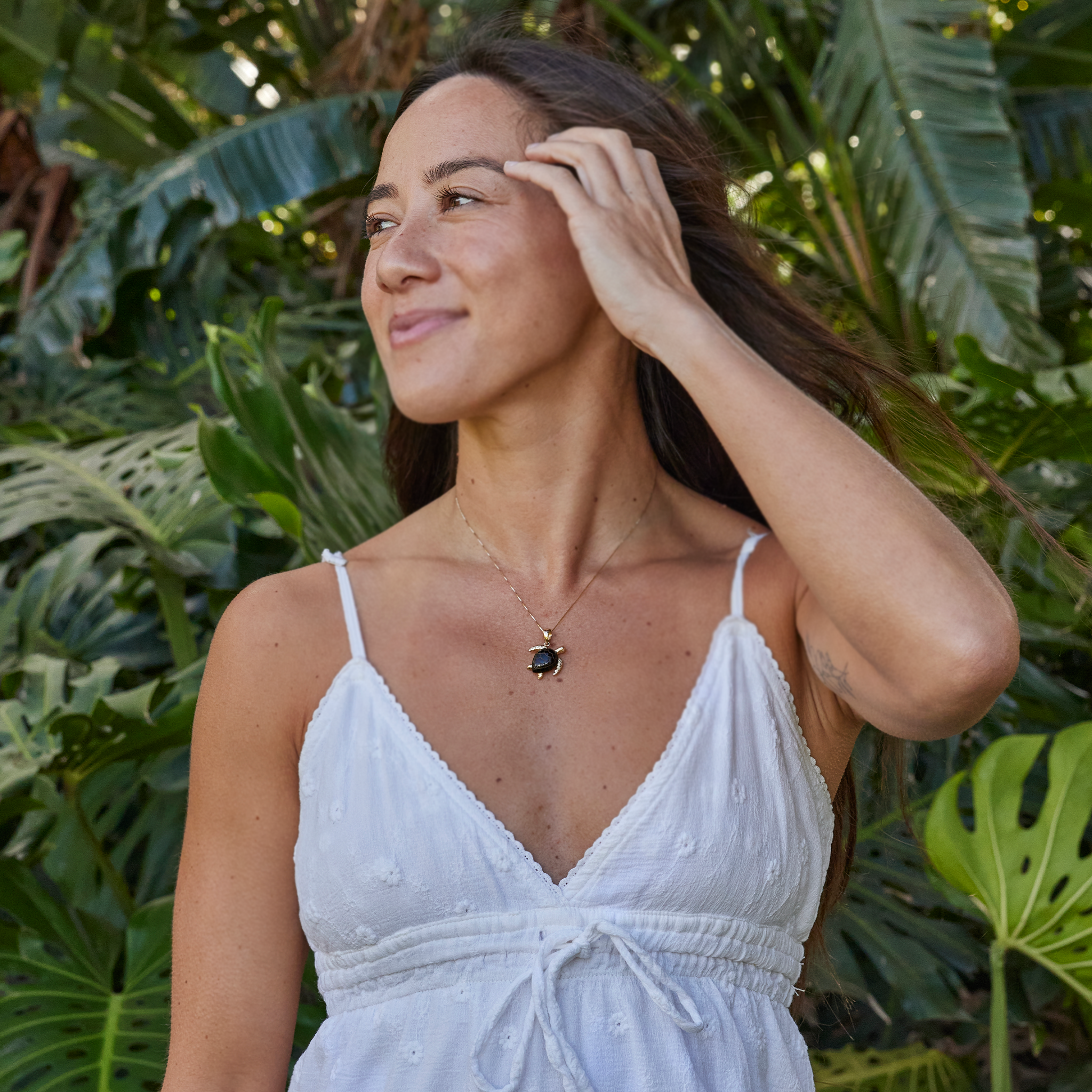 ホヌ・ブラックコーラル・ペンダント ゴールド - 19mm