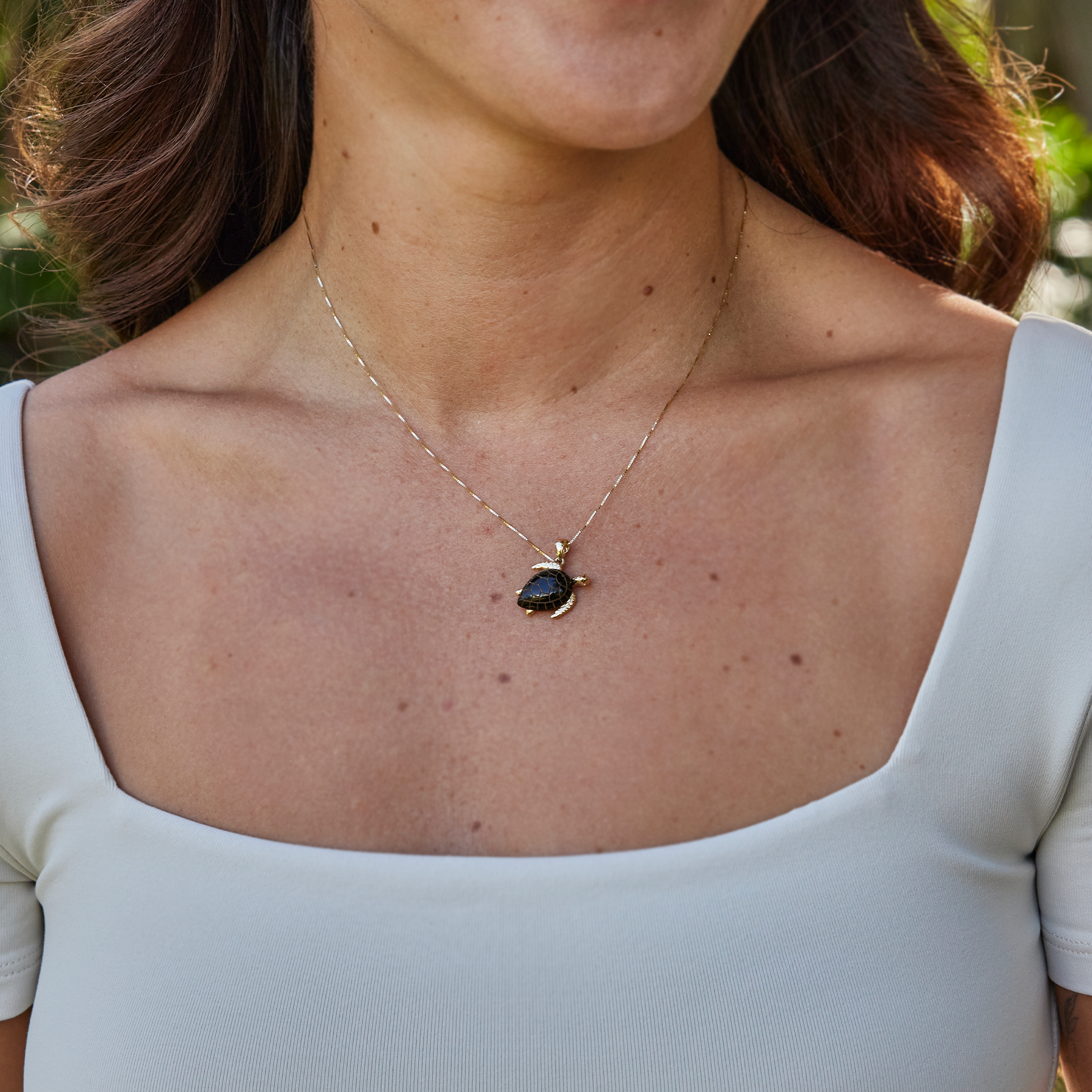 Honu Black Coral Pendant in Gold - 15mm