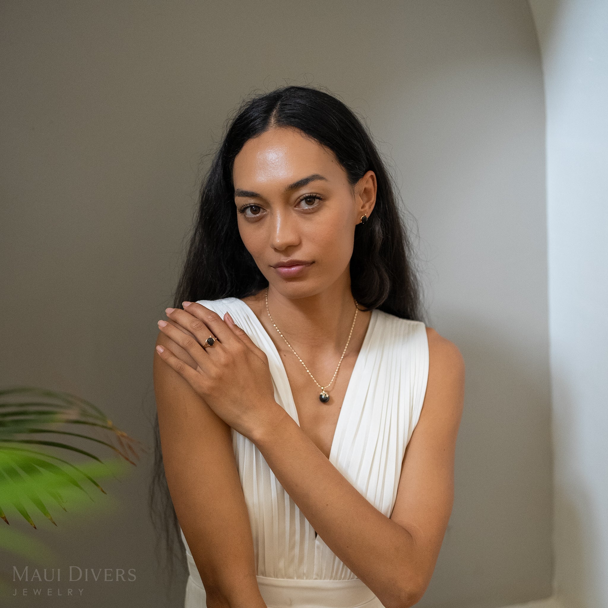 Honu Black Coral Ring in Gold - 11mm