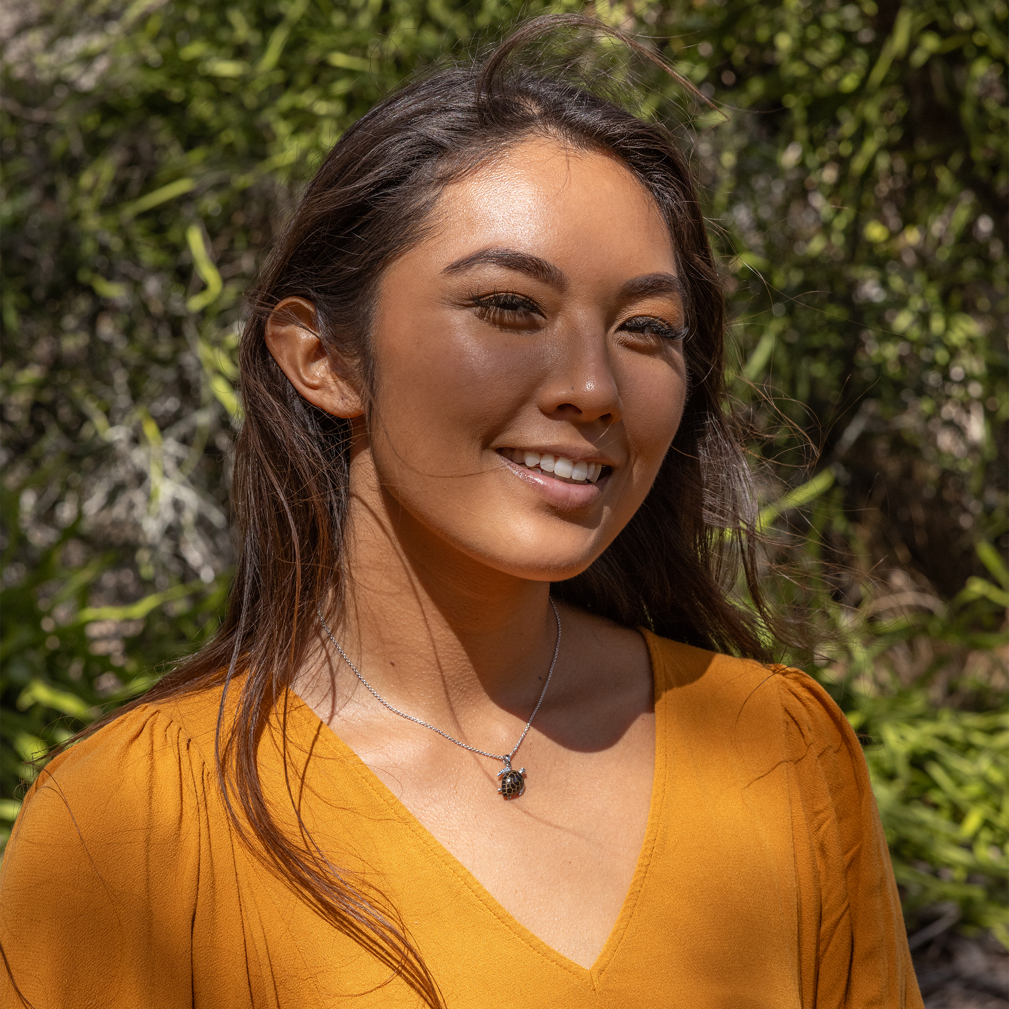 Honu Black Coral Pendant in White Gold with Diamonds - 15mm