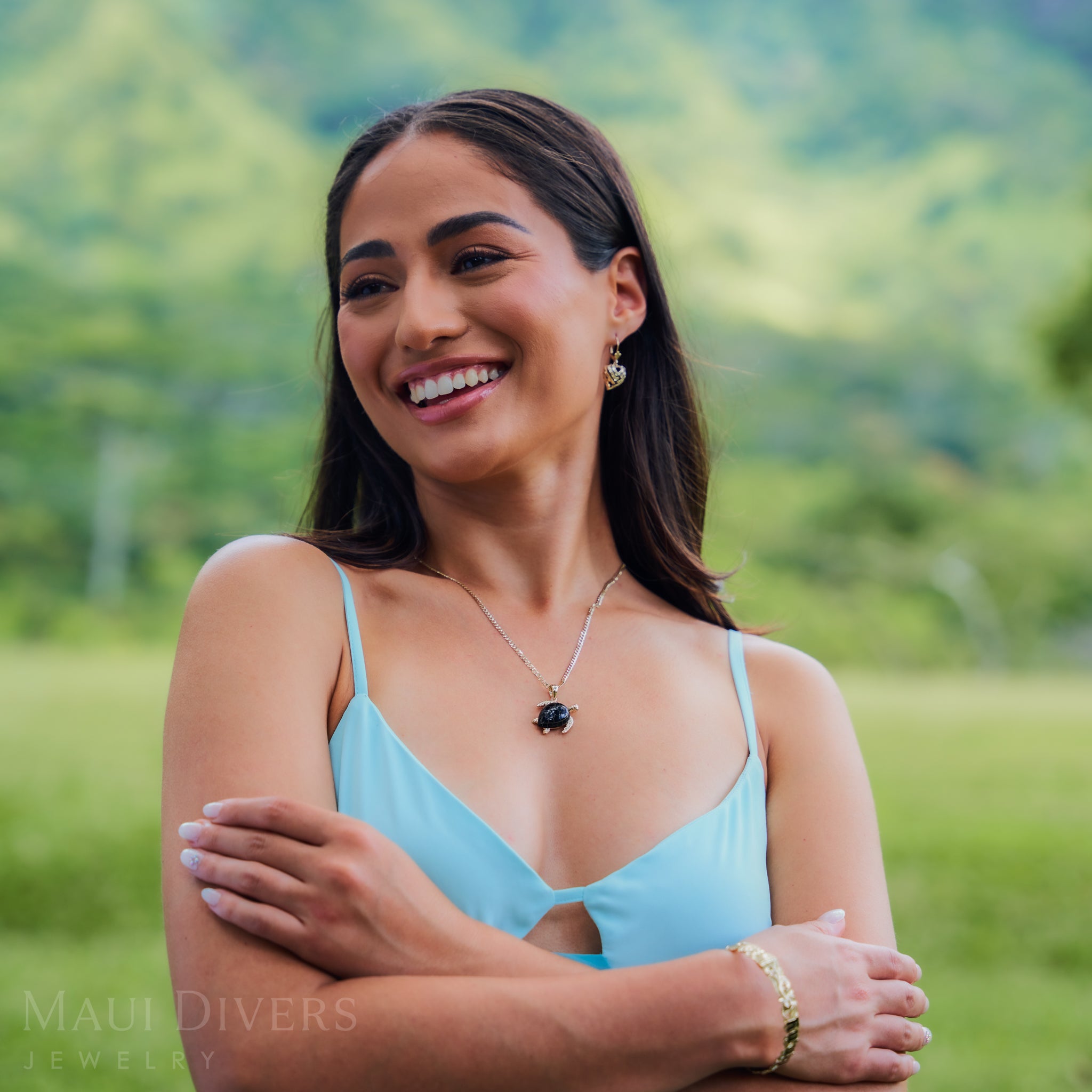 Honu Black Coral Pendant in Gold with Diamonds - 21mm