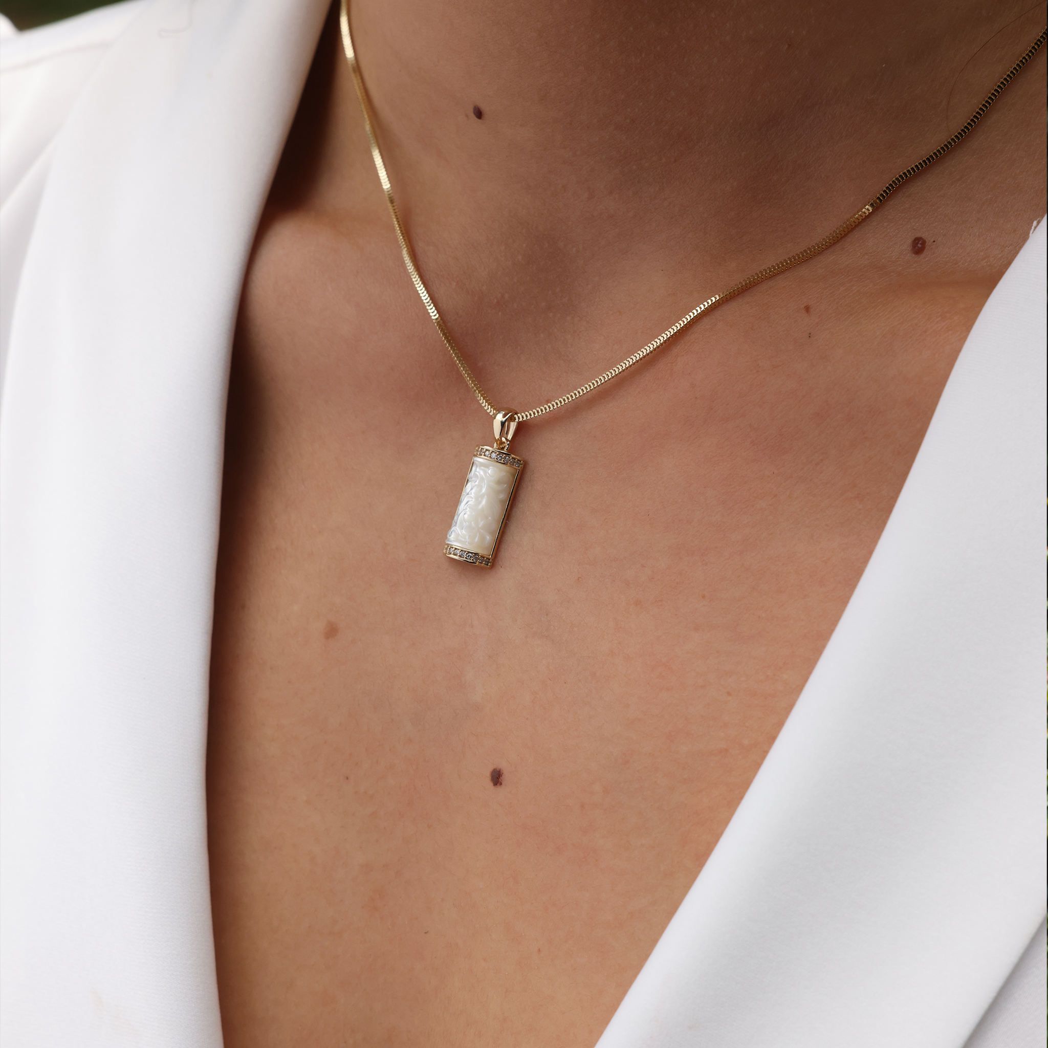 ハワイアン・エアルームプルメリア ペンダント マザー・オブ・パール 17mm ゴールド