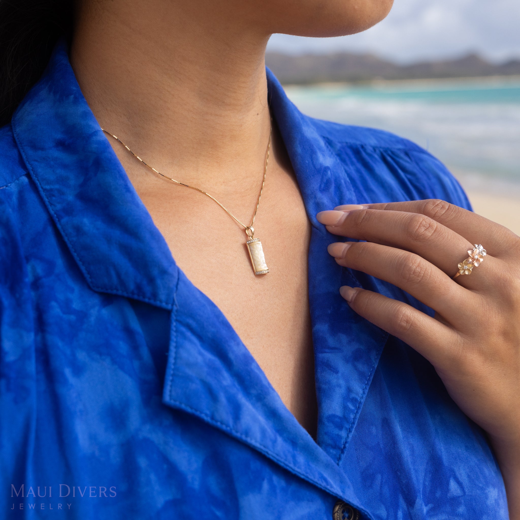 ハワイアン・エアルームプルメリア ペンダント マザー・オブ・パール 17mm ゴールド