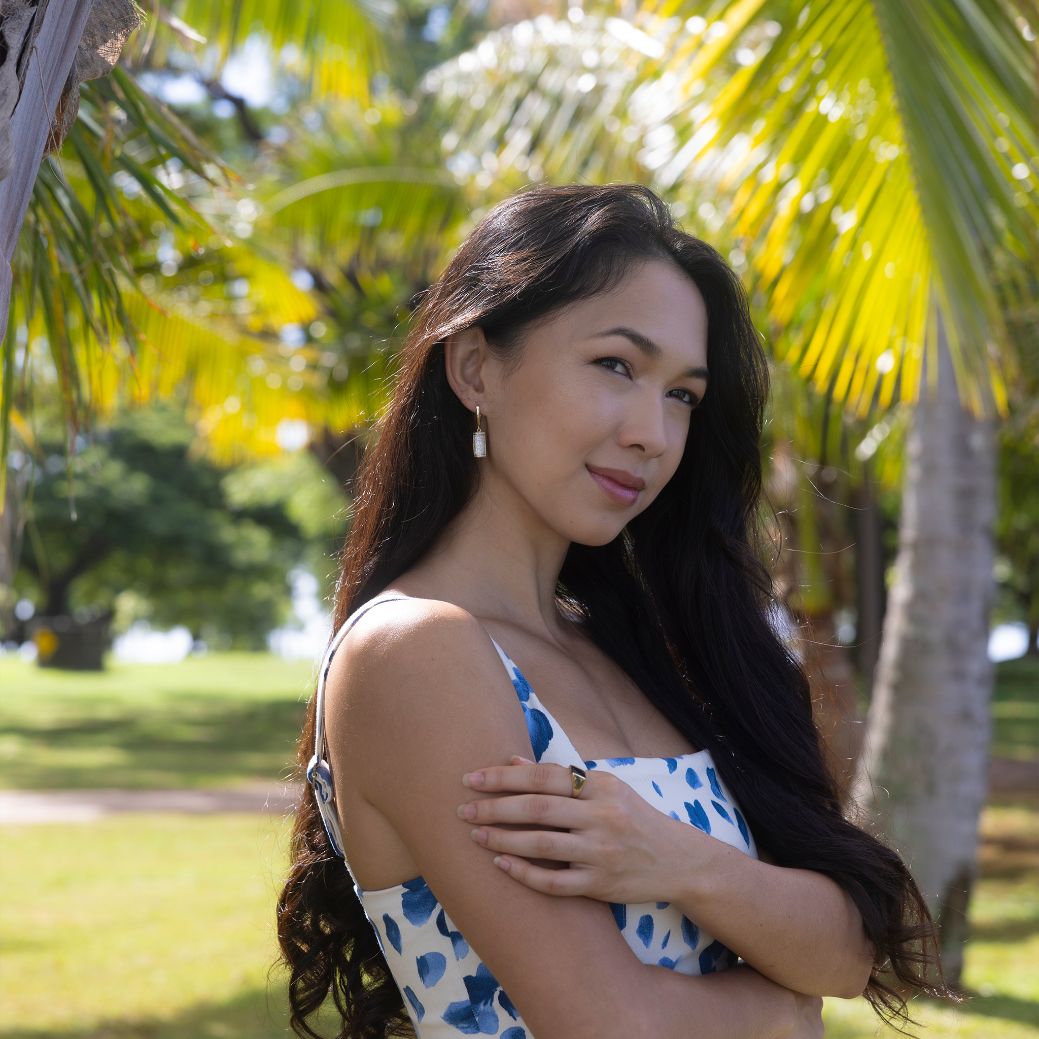 プルメリア ダイヤモンド・ゴールド・マザーオブパール イヤリング - 17mm