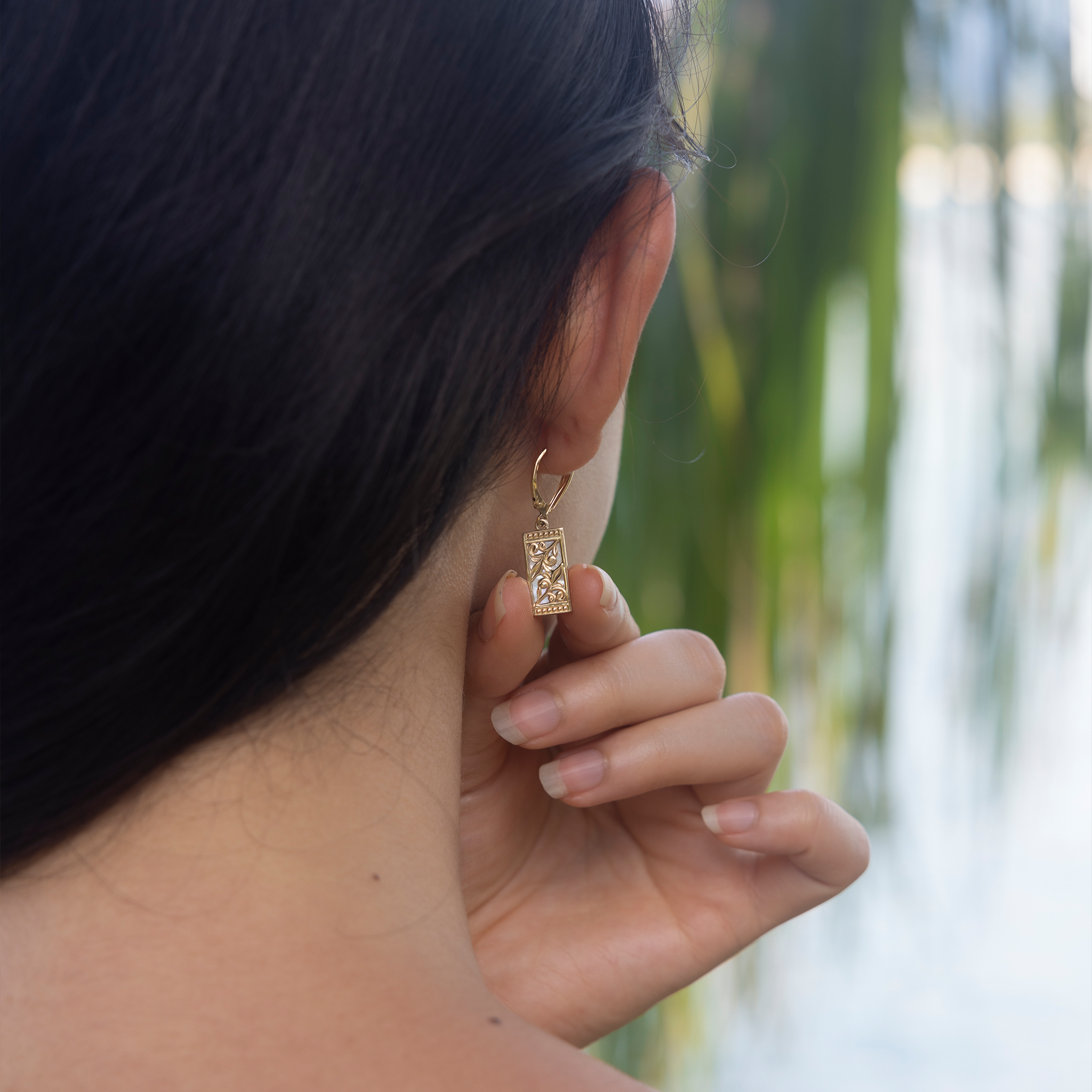 プルメリア ダイヤモンド・ゴールド・マザーオブパール イヤリング - 17mm