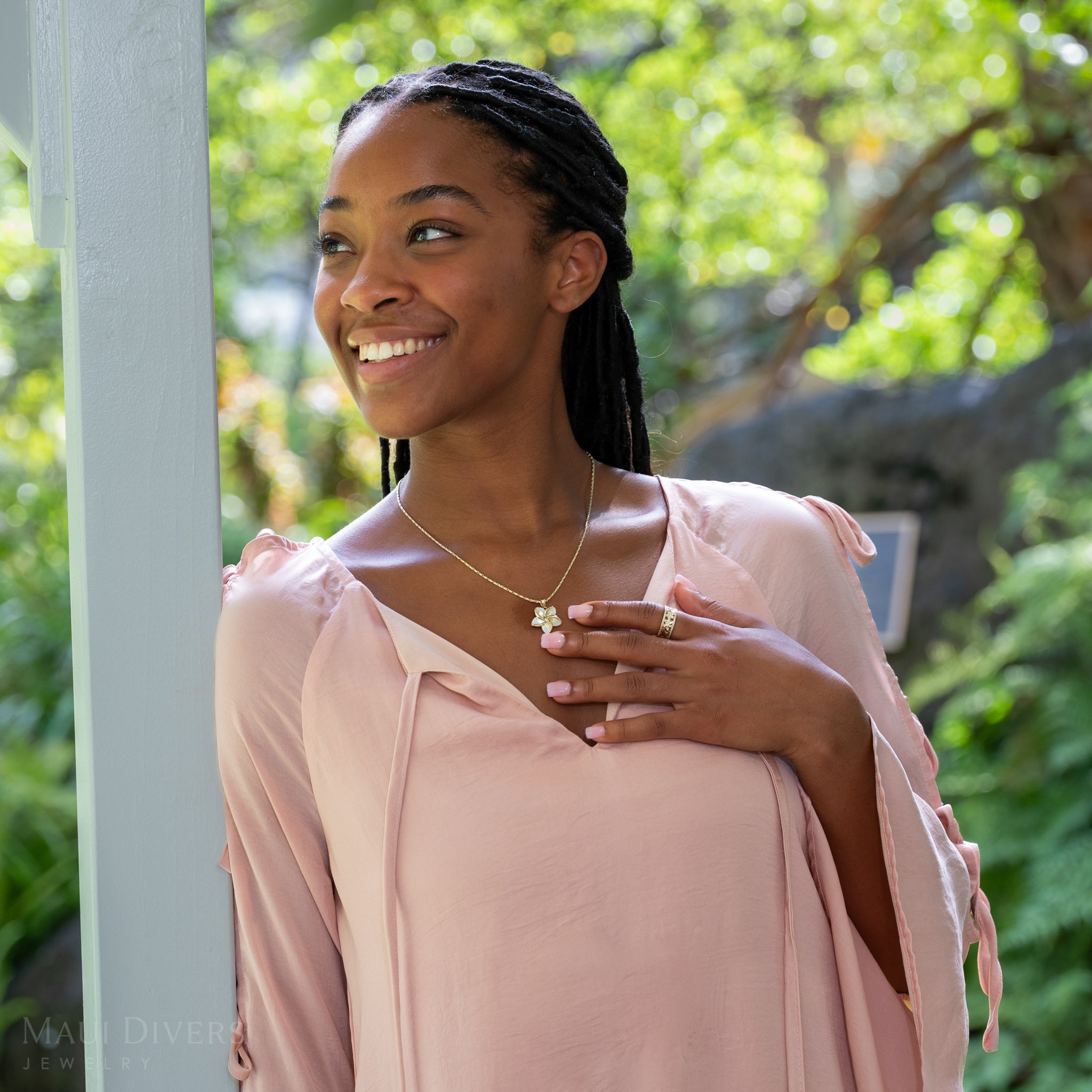 プルメリア マザー・オブ・パール ペンダント 18mm ゴールド