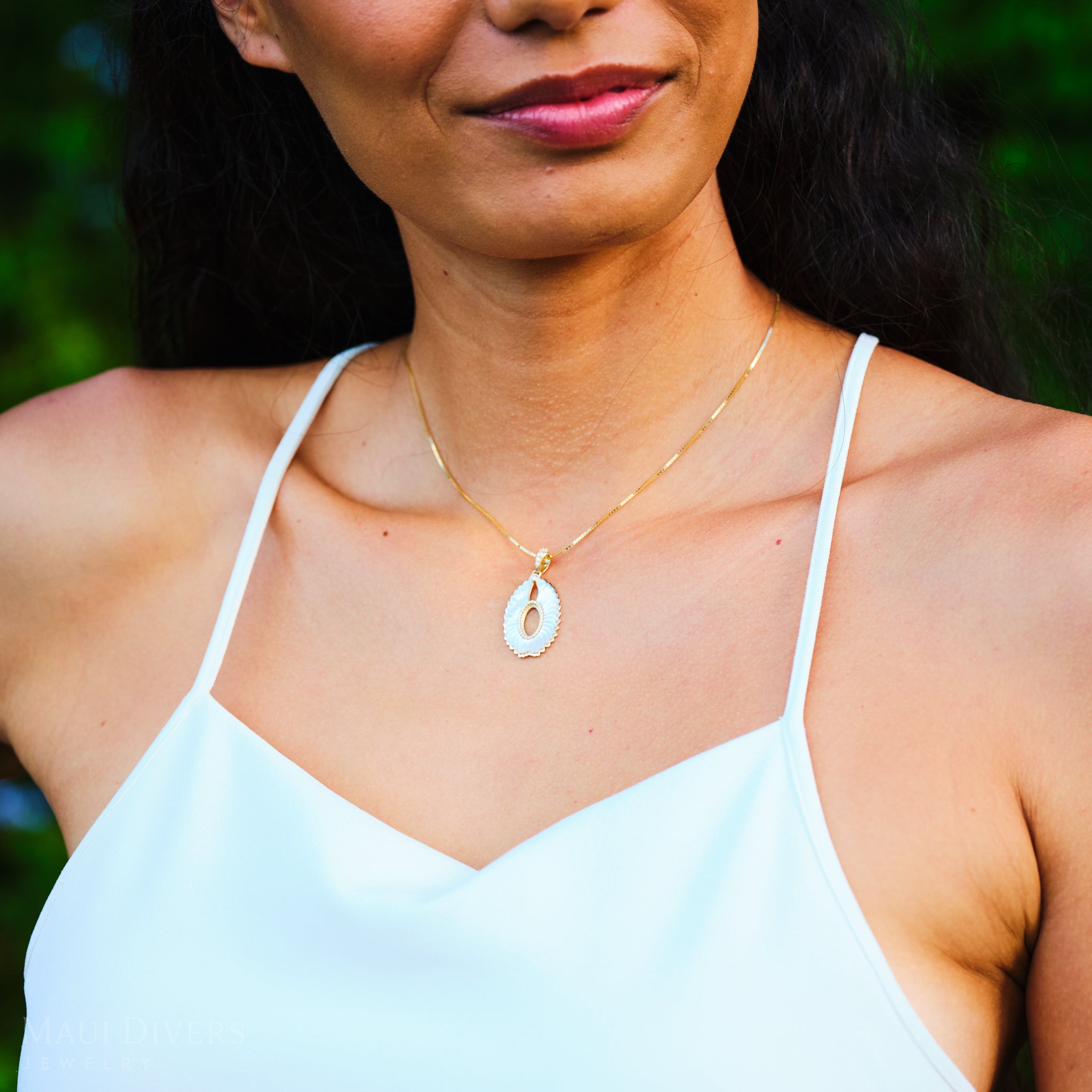 プエオ(フクロウ)マザー・オブ・パール ダイヤモンド ゴールド ペンダント - 28mm