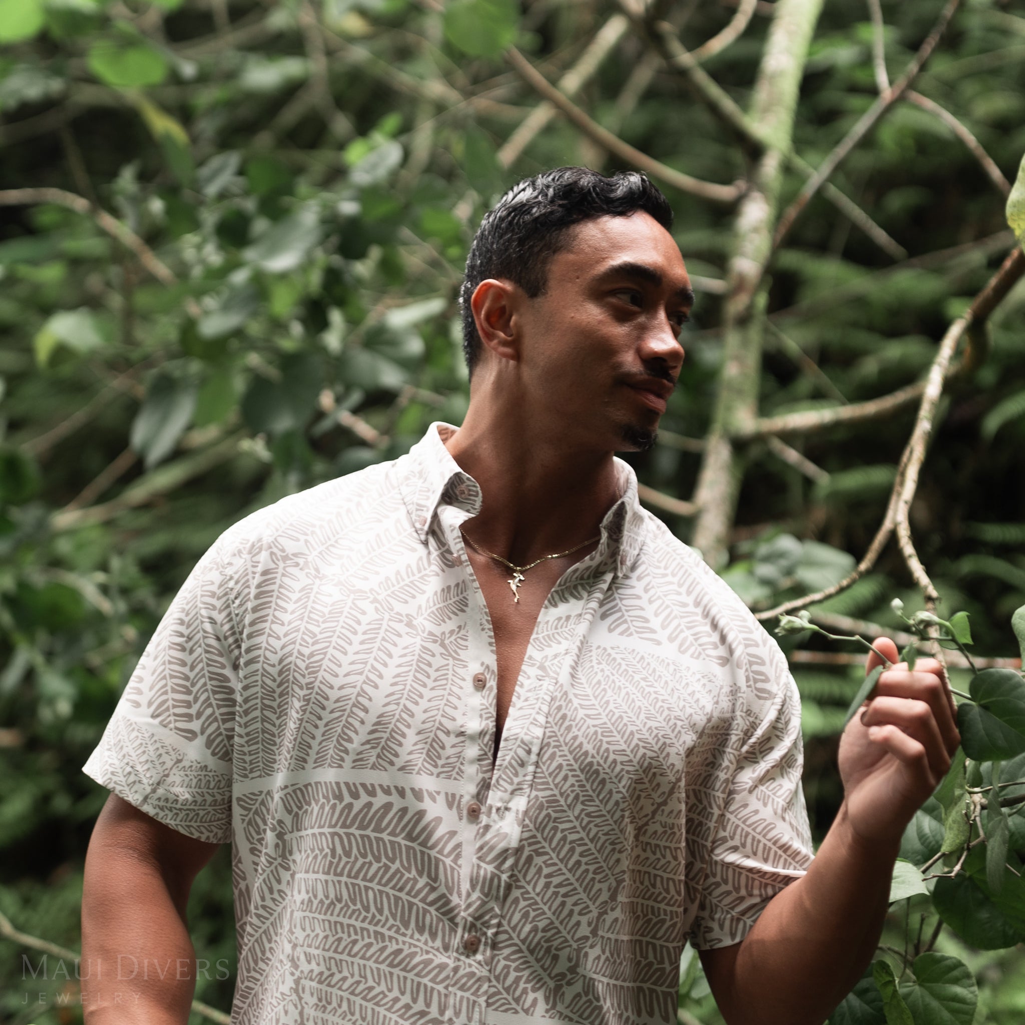 シーライフ・ハンマーヘッド・シャーク・マザー・オブ・パール・ペンダント ダイヤモンド・ゴールド 34mm