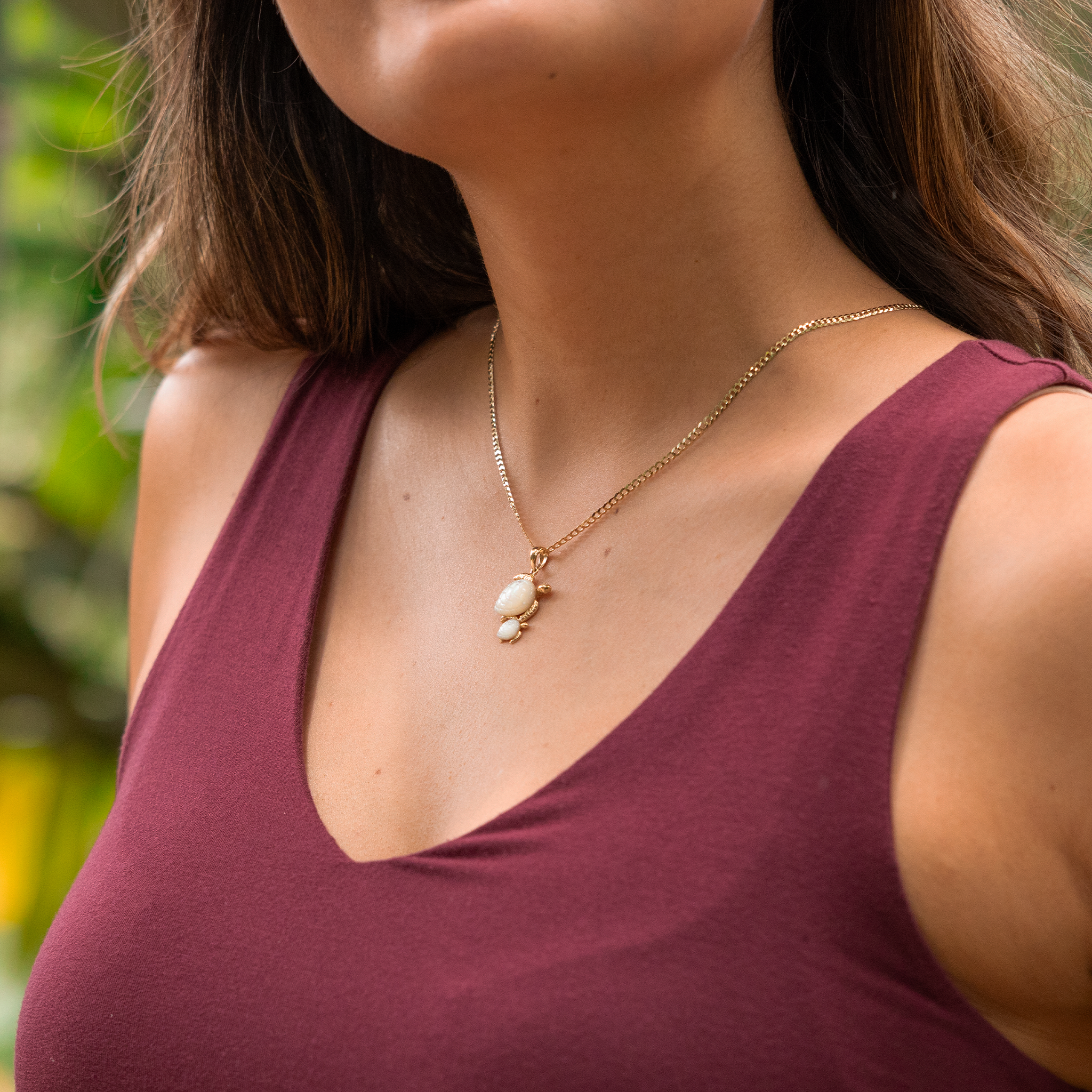 Honu Mother of Pearl Pendant in Gold - 22mm