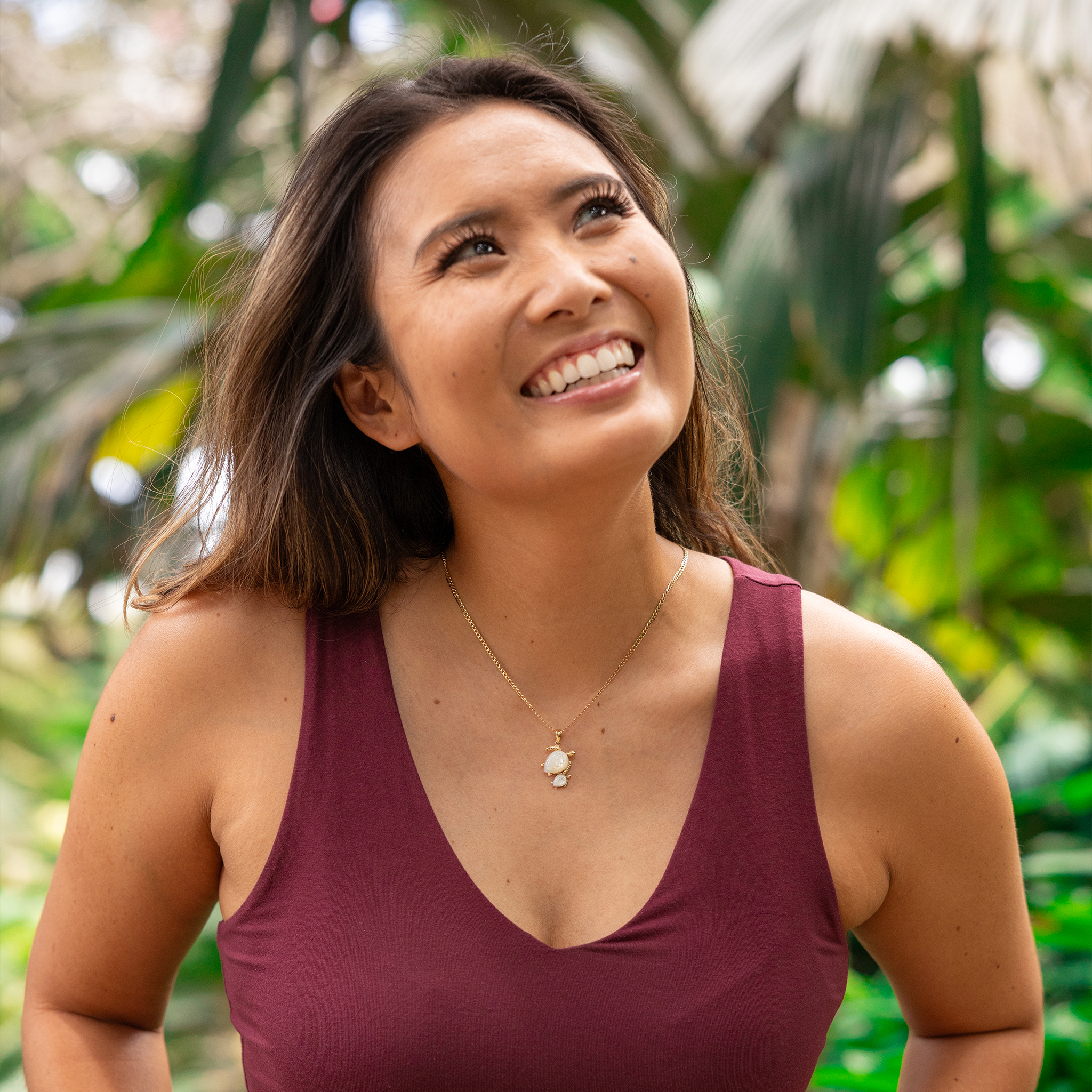 Honu Mother of Pearl Pendant in Gold - 22mm