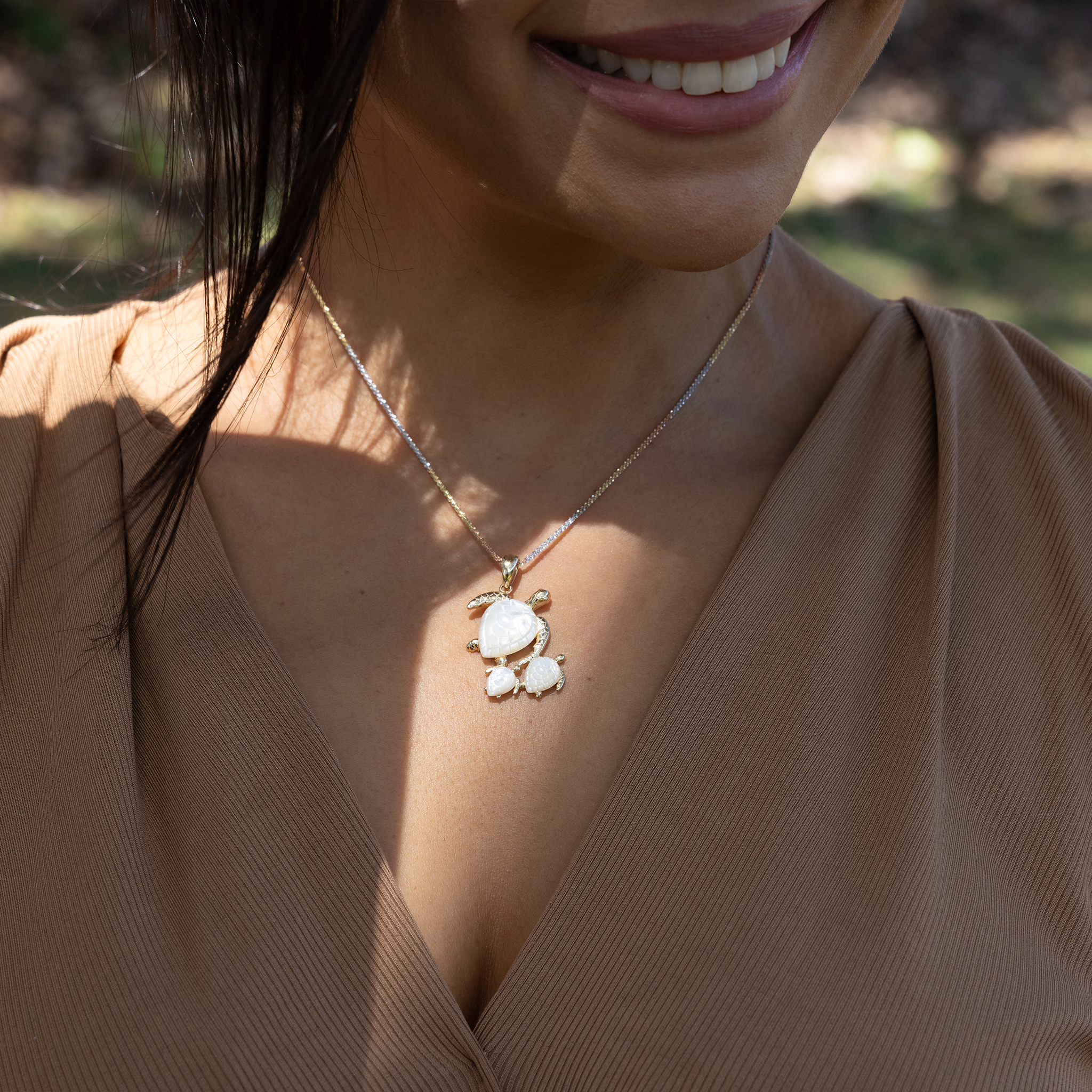 Honu Mother of Pearl Pendant in Gold - 29mm