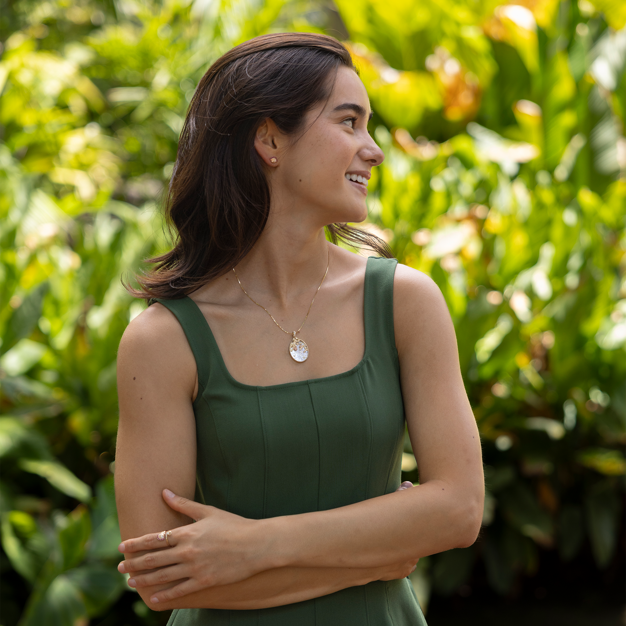 ʻŌhiʻa Lehua ウォーターフォール マザー・オブ・パール ペンダント ダイヤモンド ツートーンゴールド