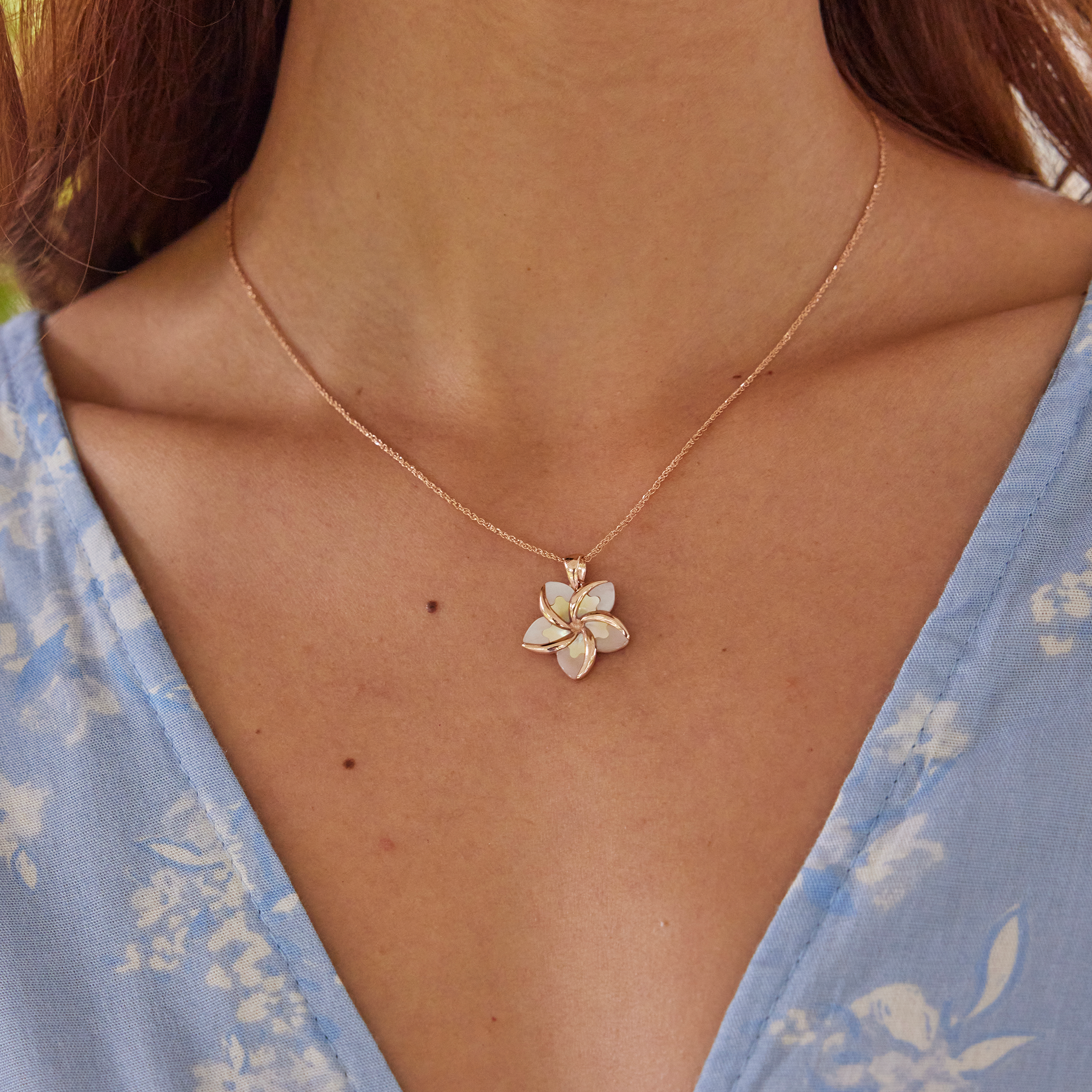 プルメリア マザー・オブ・パール ペンダント 18mm ローズゴールド