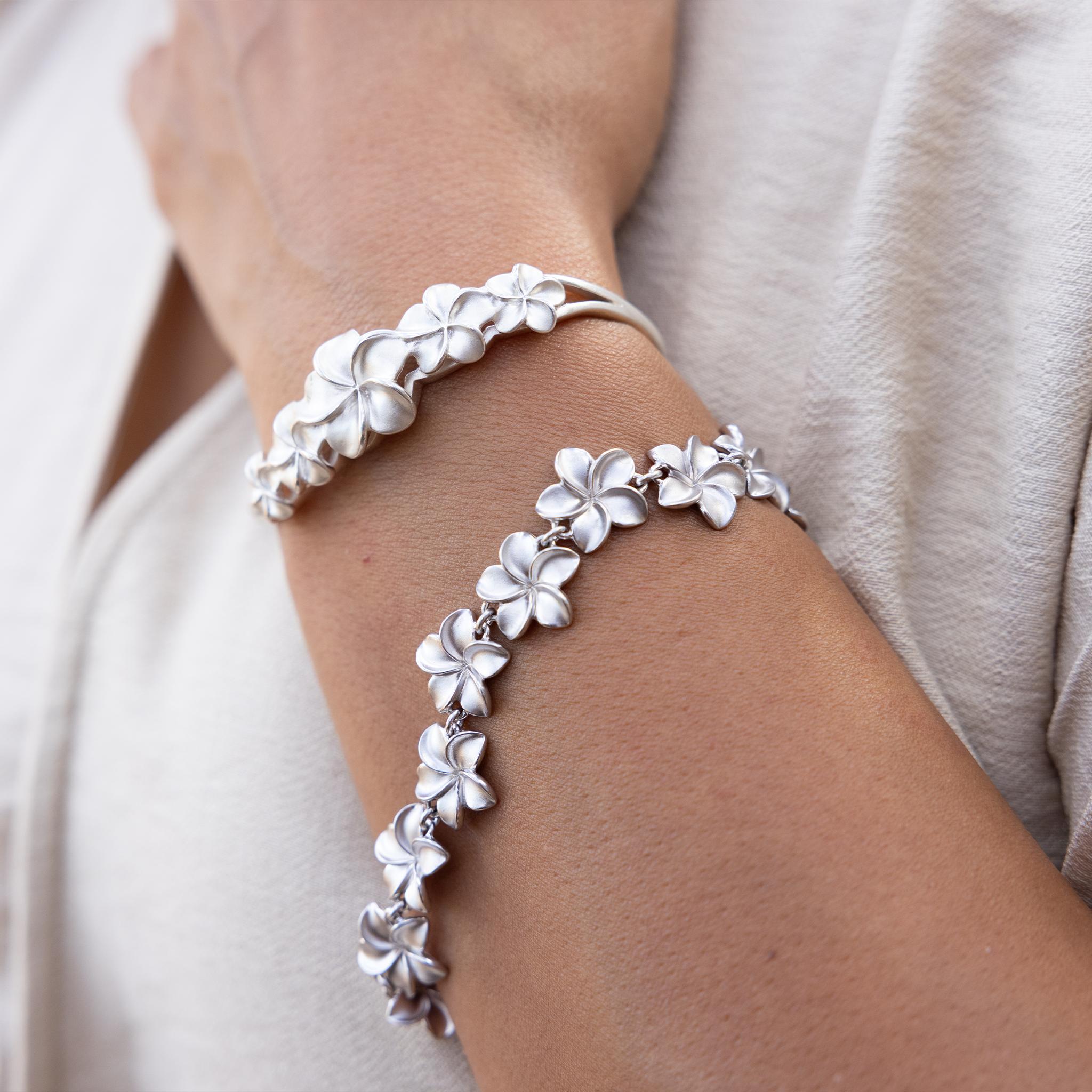 プルメリア カフ ブレスレット スターリングシルバー - 16mm