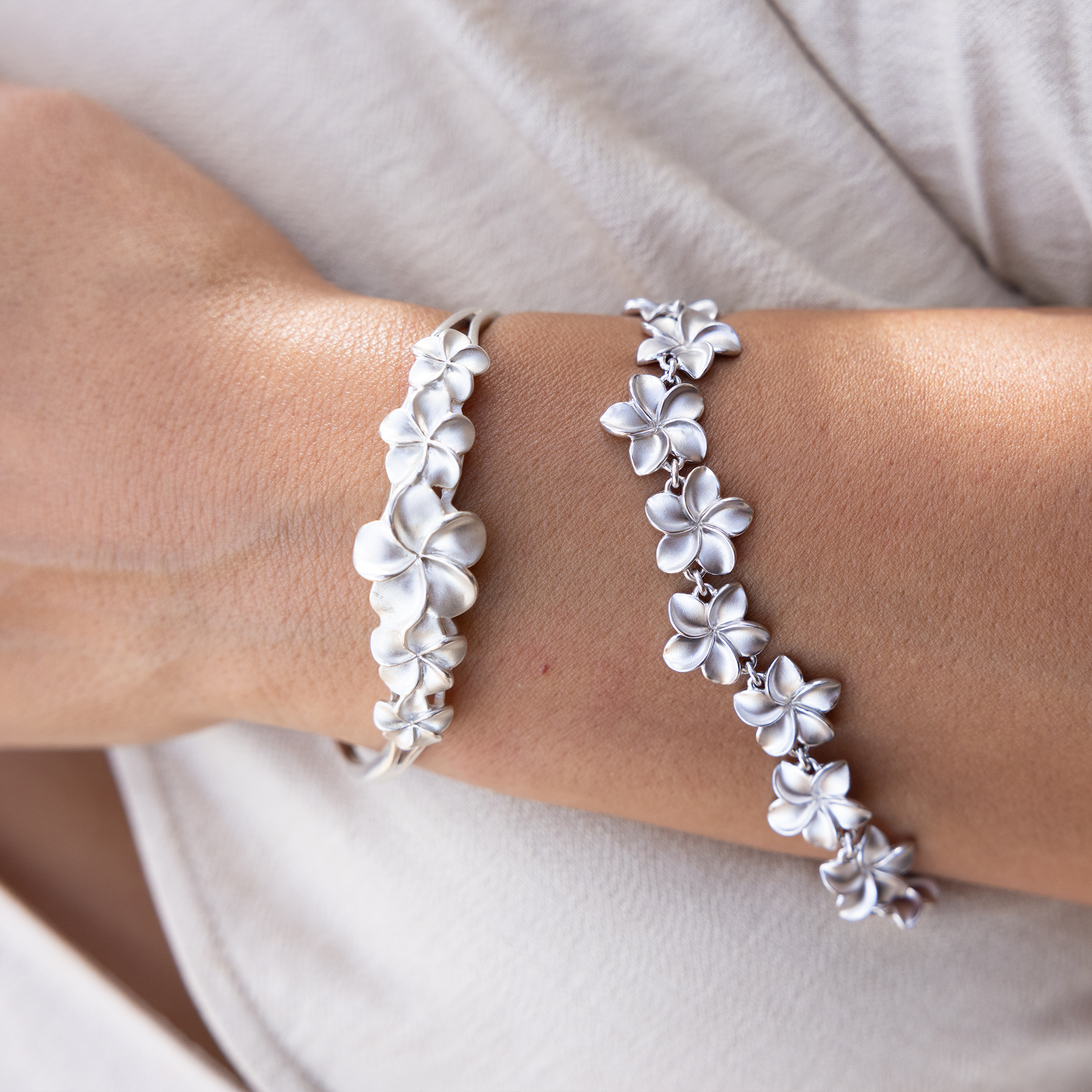 プルメリア カフ ブレスレット スターリングシルバー - 16mm
