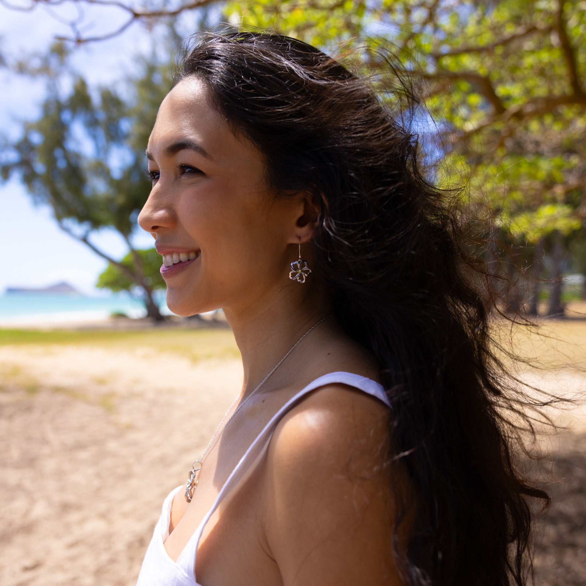 プルメリア ペリドット・ピアス スターリングシルバー - 18mm