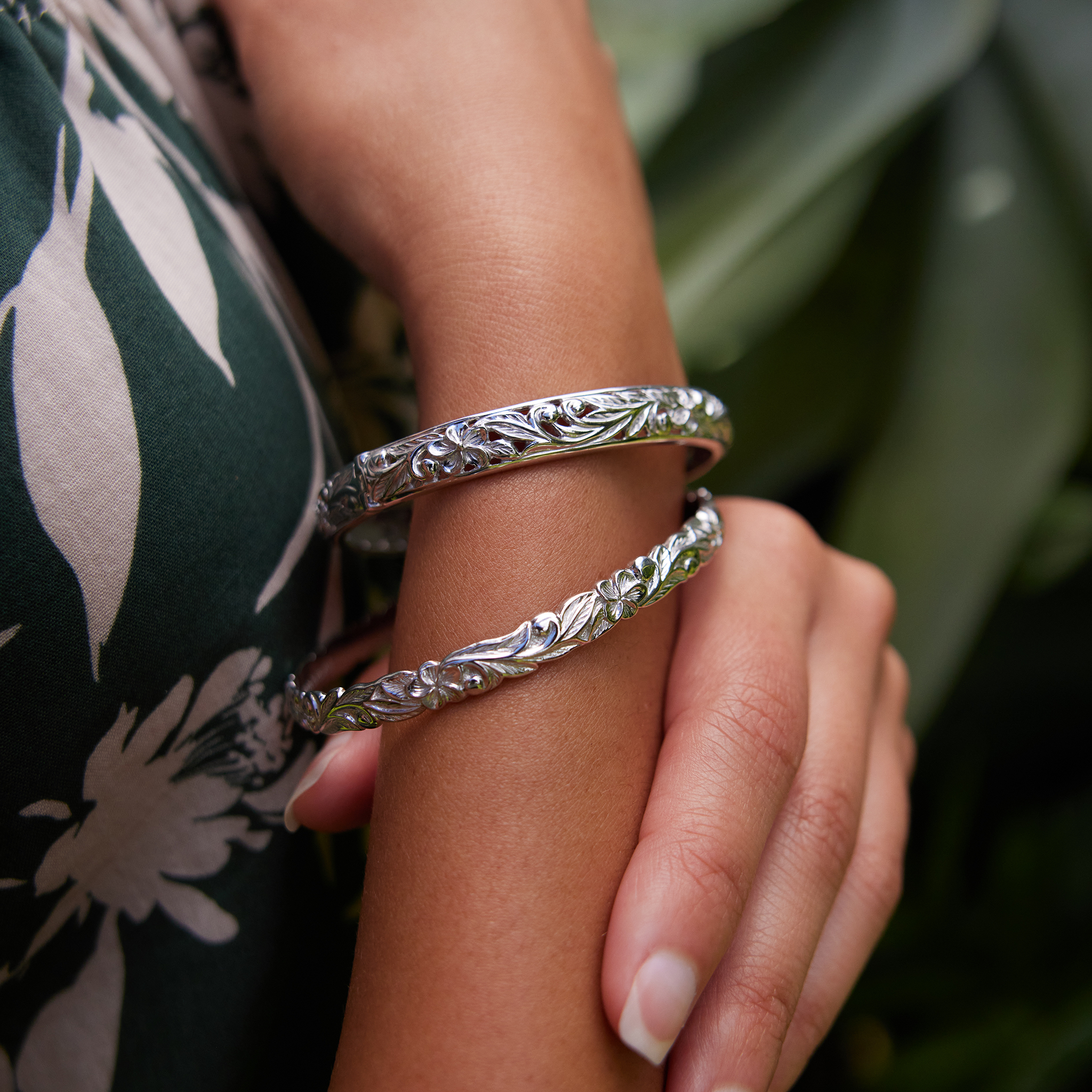 ハワイアン・エアプルメリア ヒンジブレスレット スターリングシルバー - 8mm