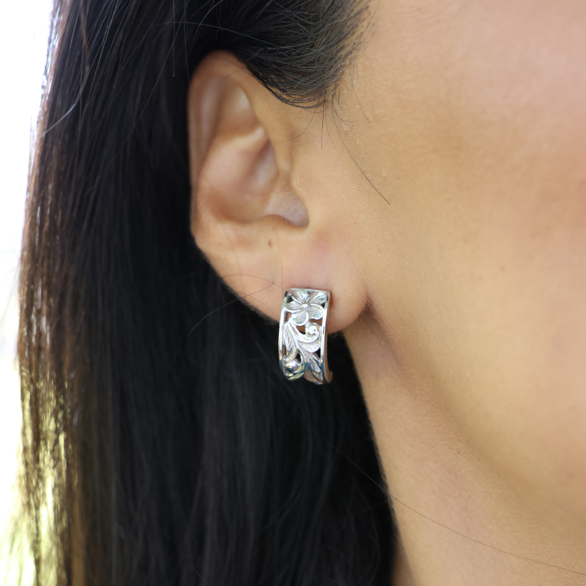 ハワイアン・エアルームプルメリア スクロール フープ ピアス スターリングシルバー 8mm